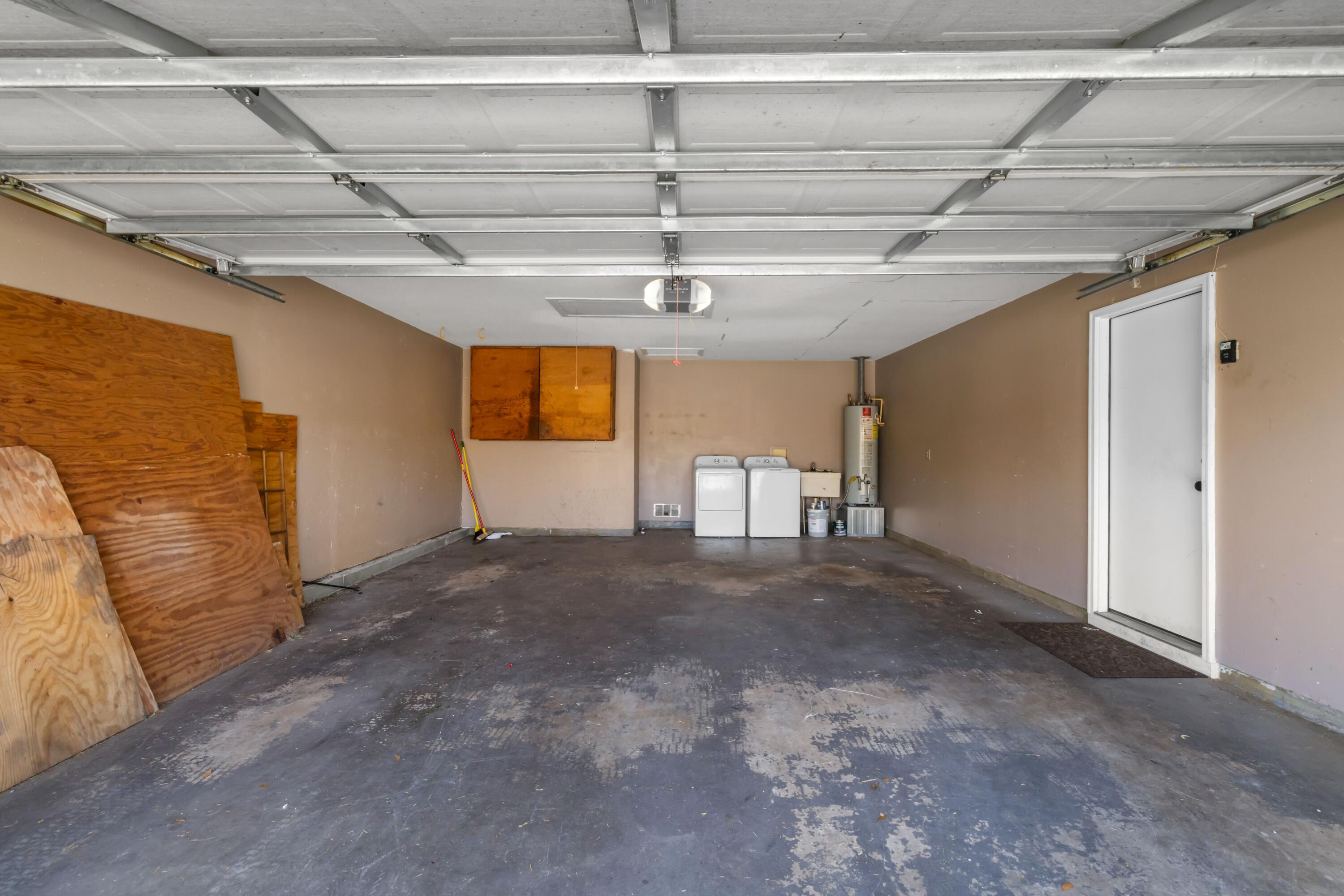 PINEWOOD ESTATES UNIT 2 LOT 19 BLK F & N25 FT VAC R/W - Residential