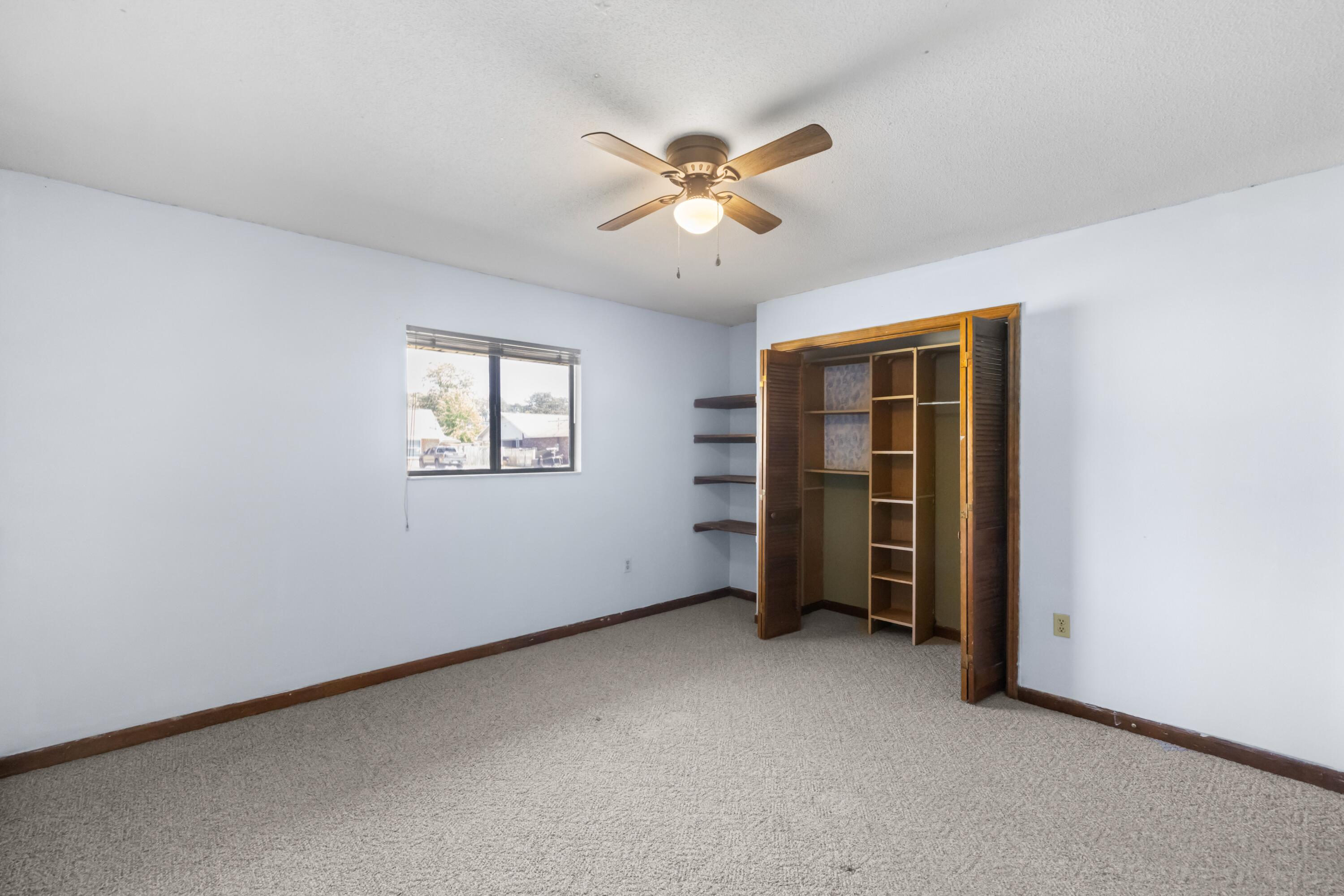 PINEWOOD ESTATES UNIT 2 LOT 19 BLK F & N25 FT VAC R/W - Residential