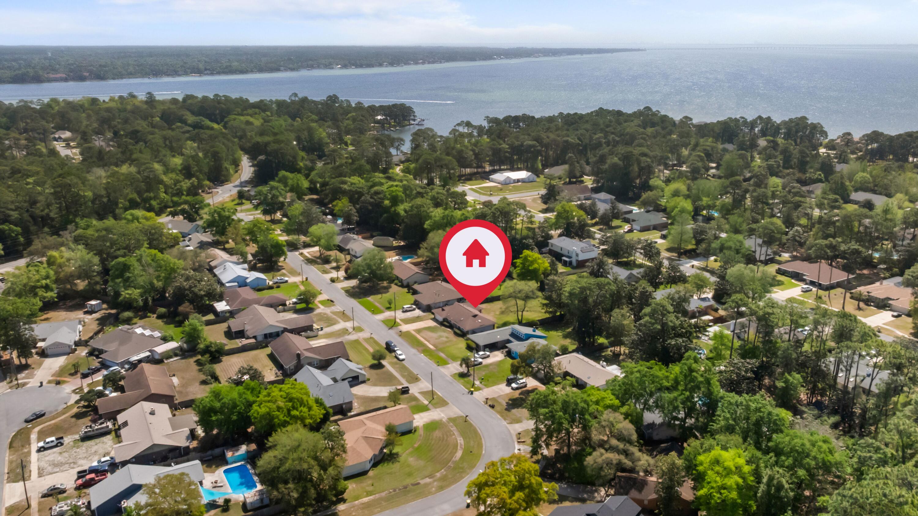 PINEWOOD ESTATES UNIT 2 LOT 19 BLK F & N25 FT VAC R/W - Residential