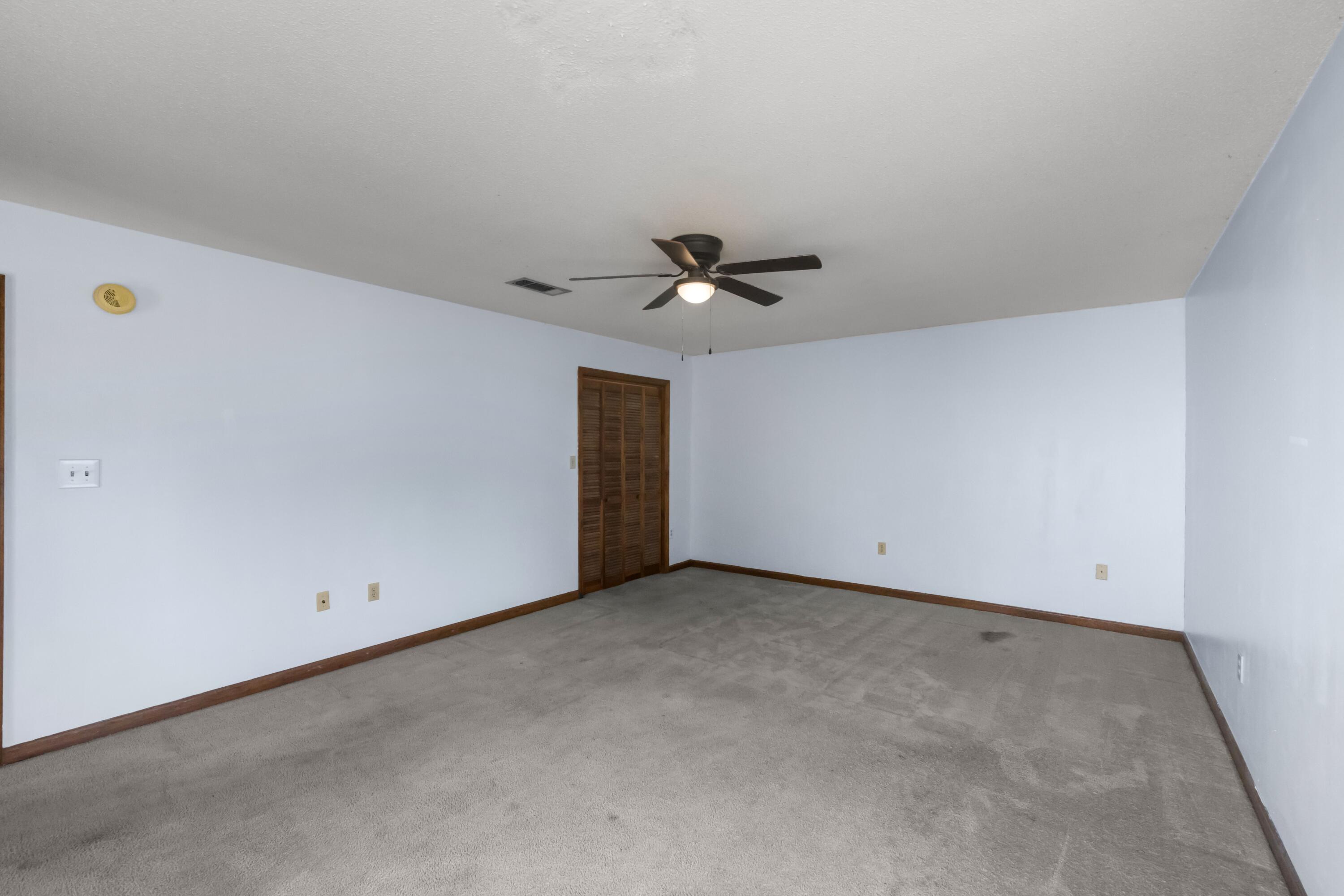 PINEWOOD ESTATES UNIT 2 LOT 19 BLK F & N25 FT VAC R/W - Residential