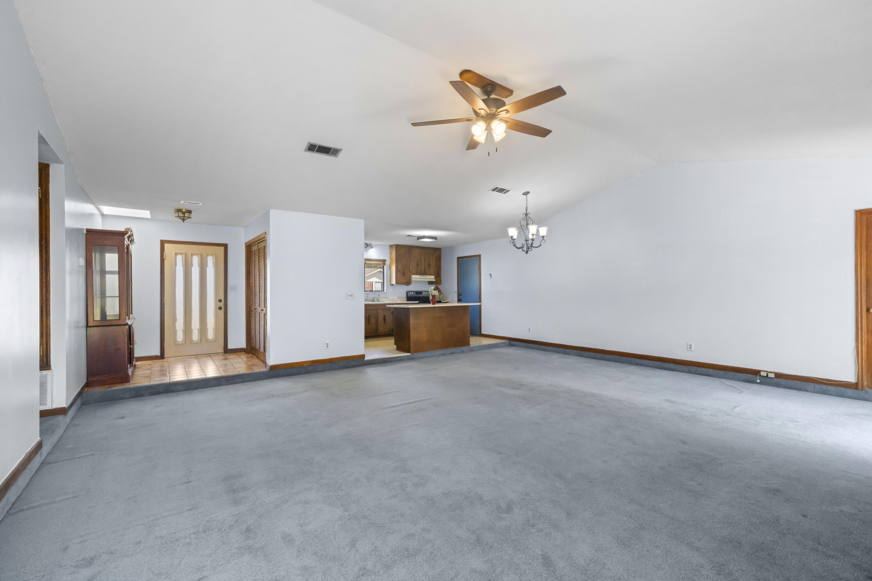 PINEWOOD ESTATES UNIT 2 LOT 19 BLK F & N25 FT VAC R/W - Residential