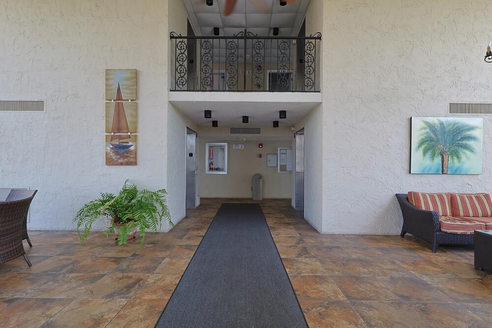 EL MATADOR CONDO - Residential