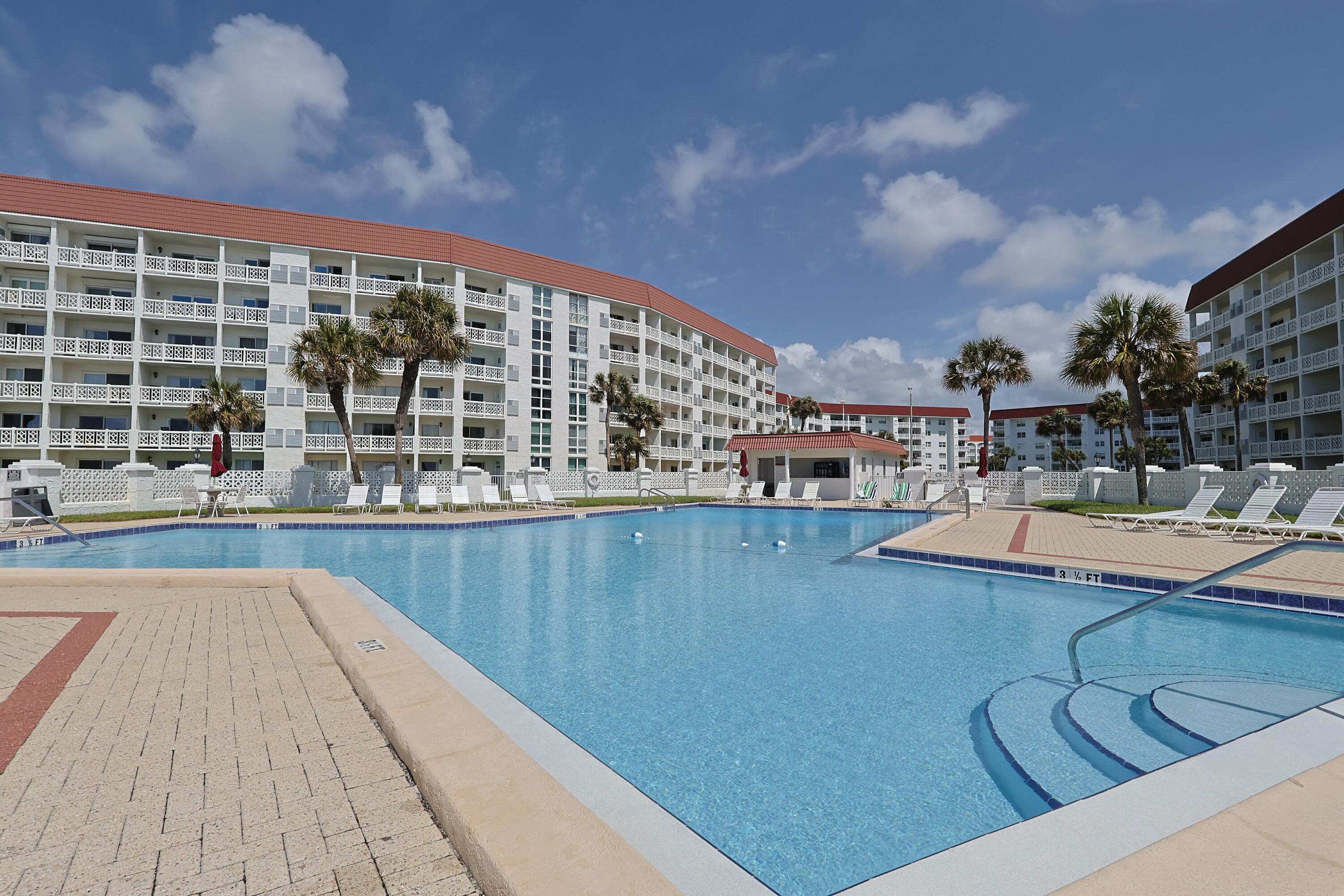 EL MATADOR CONDO - Residential