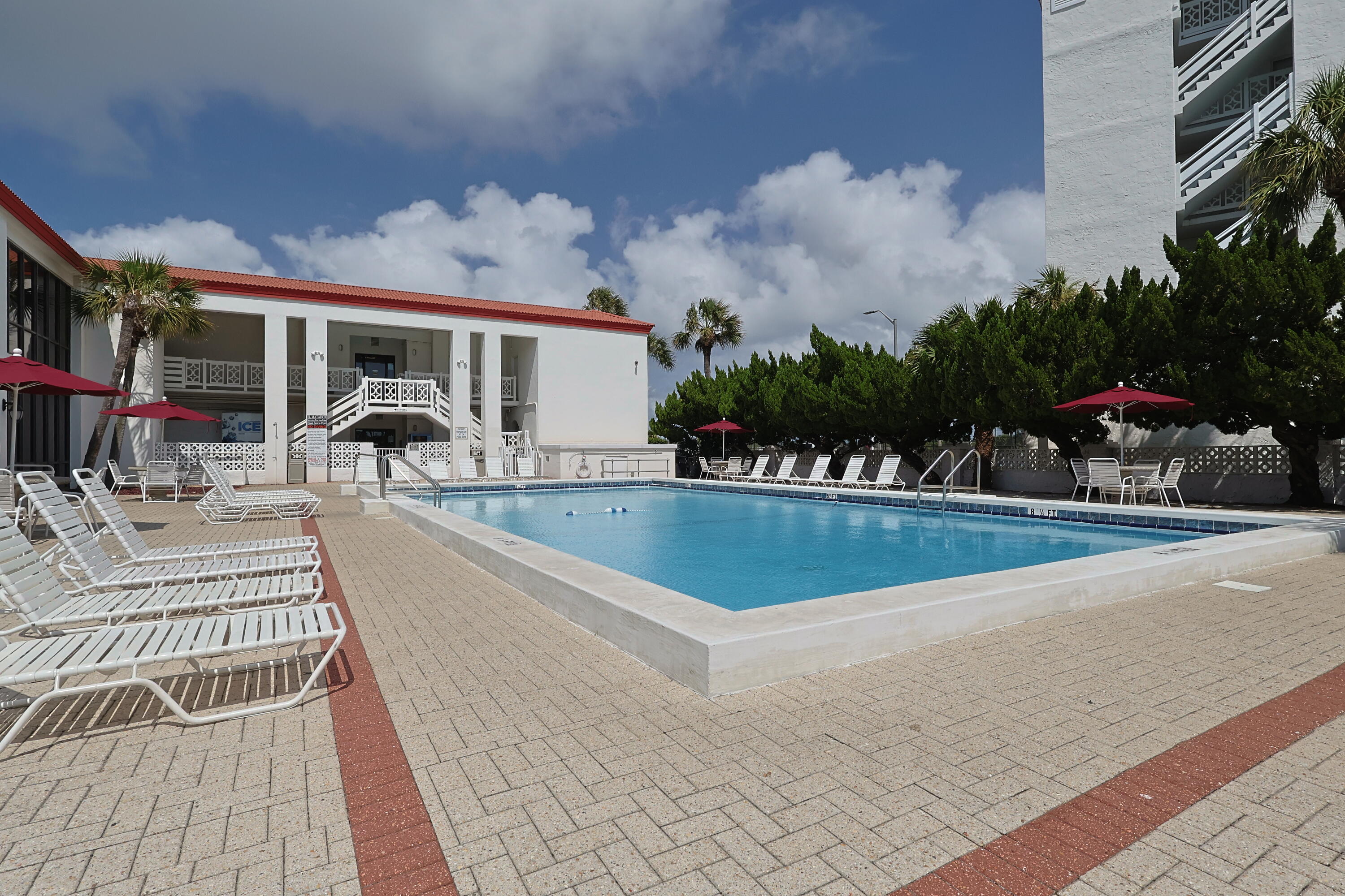 EL MATADOR CONDO - Residential