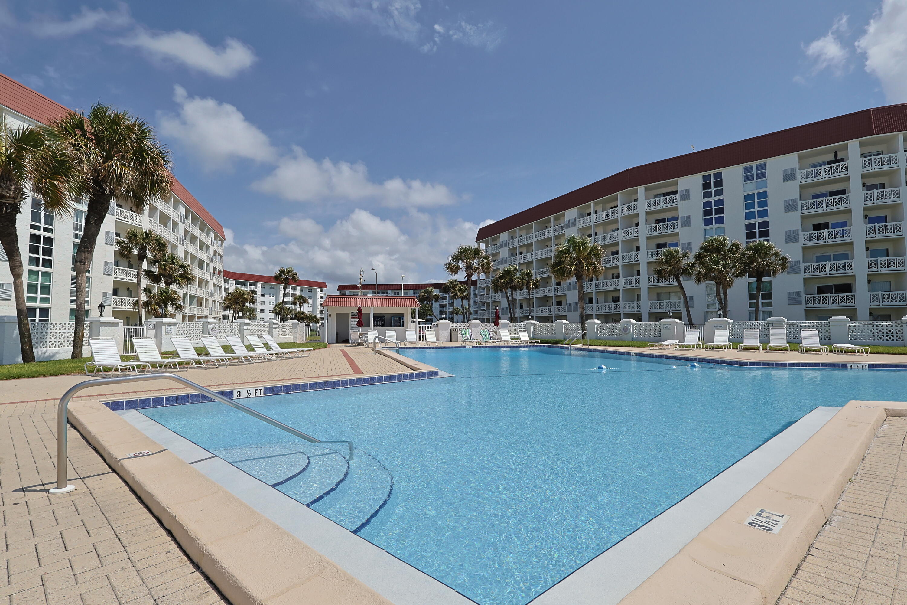 EL MATADOR CONDO - Residential