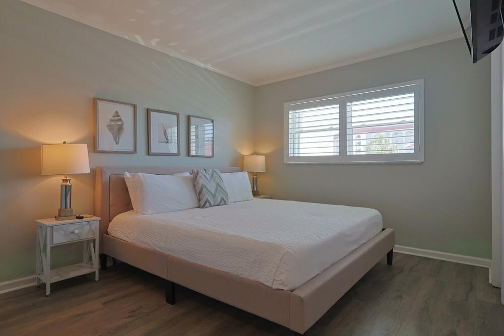 EL MATADOR CONDO - Residential