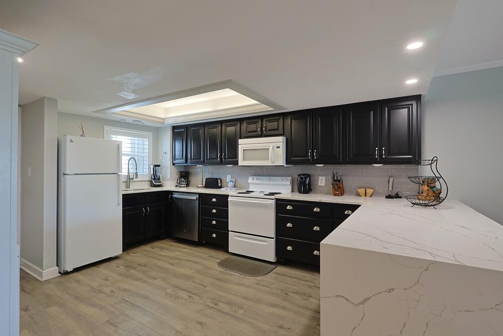 EL MATADOR CONDO - Residential