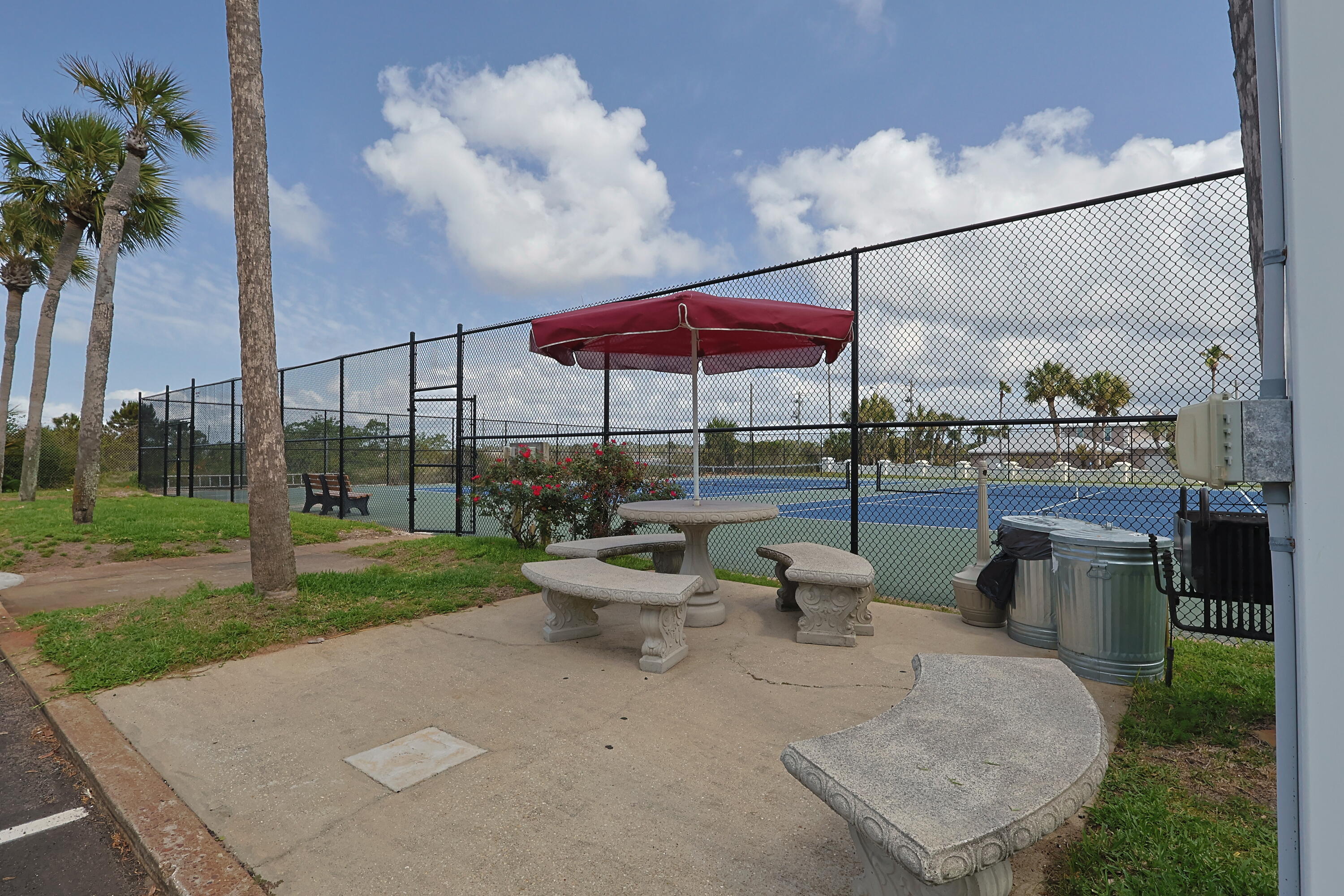 EL MATADOR CONDO - Residential