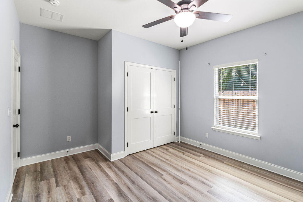 PORT DIXIE COM NW COR LOT 1 E 340FT S 104FT TO POB E 100FT S 66FT W 100FT N 66FT TO POB - Residential