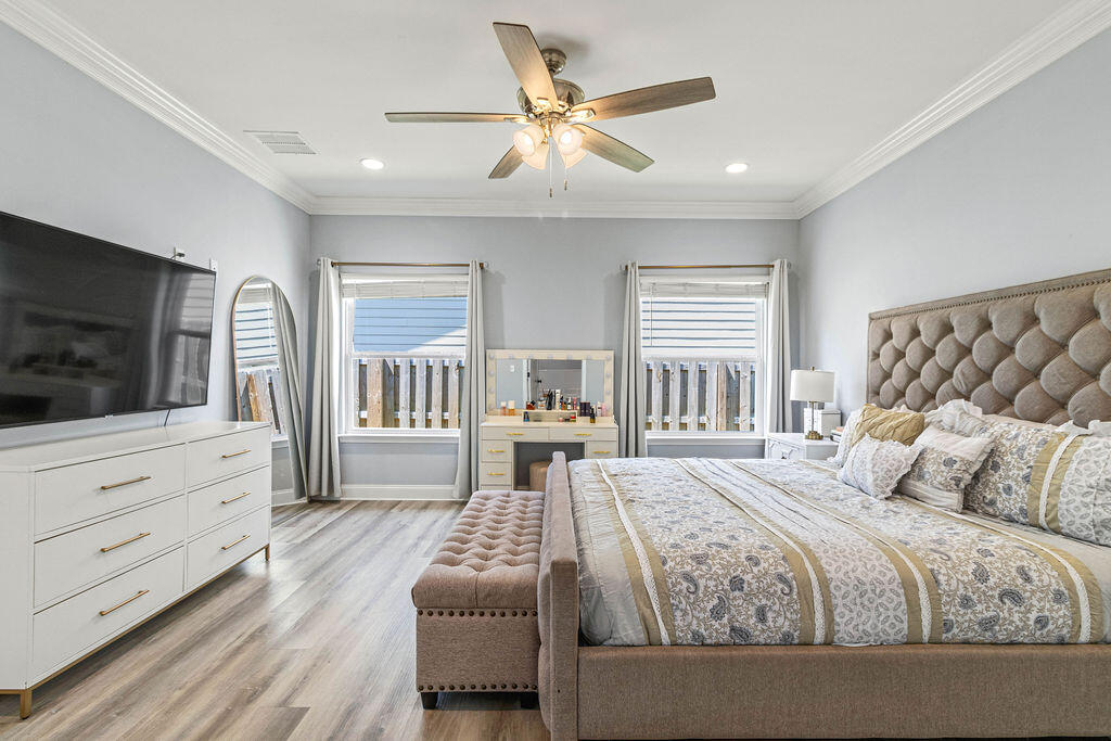 PORT DIXIE COM NW COR LOT 1 E 340FT S 104FT TO POB E 100FT S 66FT W 100FT N 66FT TO POB - Residential