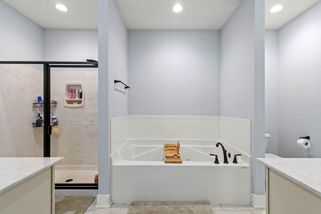 PORT DIXIE COM NW COR LOT 1 E 340FT S 104FT TO POB E 100FT S 66FT W 100FT N 66FT TO POB - Residential