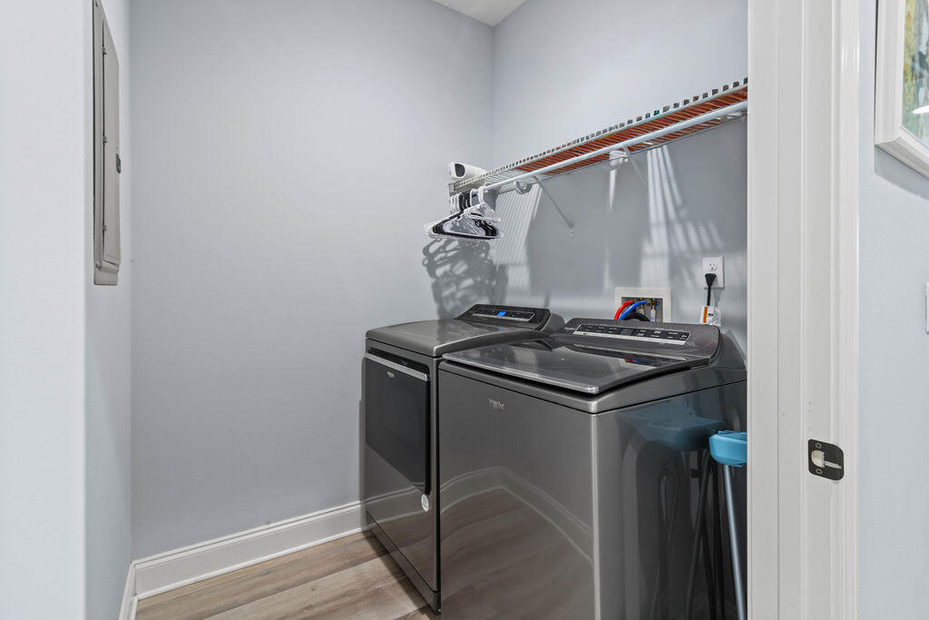 PORT DIXIE COM NW COR LOT 1 E 340FT S 104FT TO POB E 100FT S 66FT W 100FT N 66FT TO POB - Residential