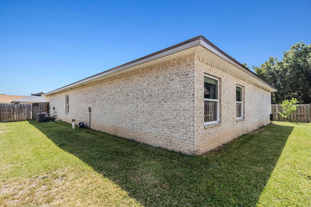 PORT DIXIE COM NW COR LOT 1 E 340FT S 104FT TO POB E 100FT S 66FT W 100FT N 66FT TO POB - Residential