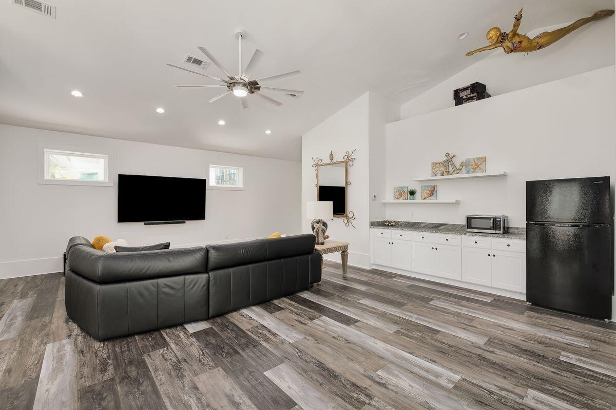 FRANGISTA BEACH 2ND ADDN - Residential