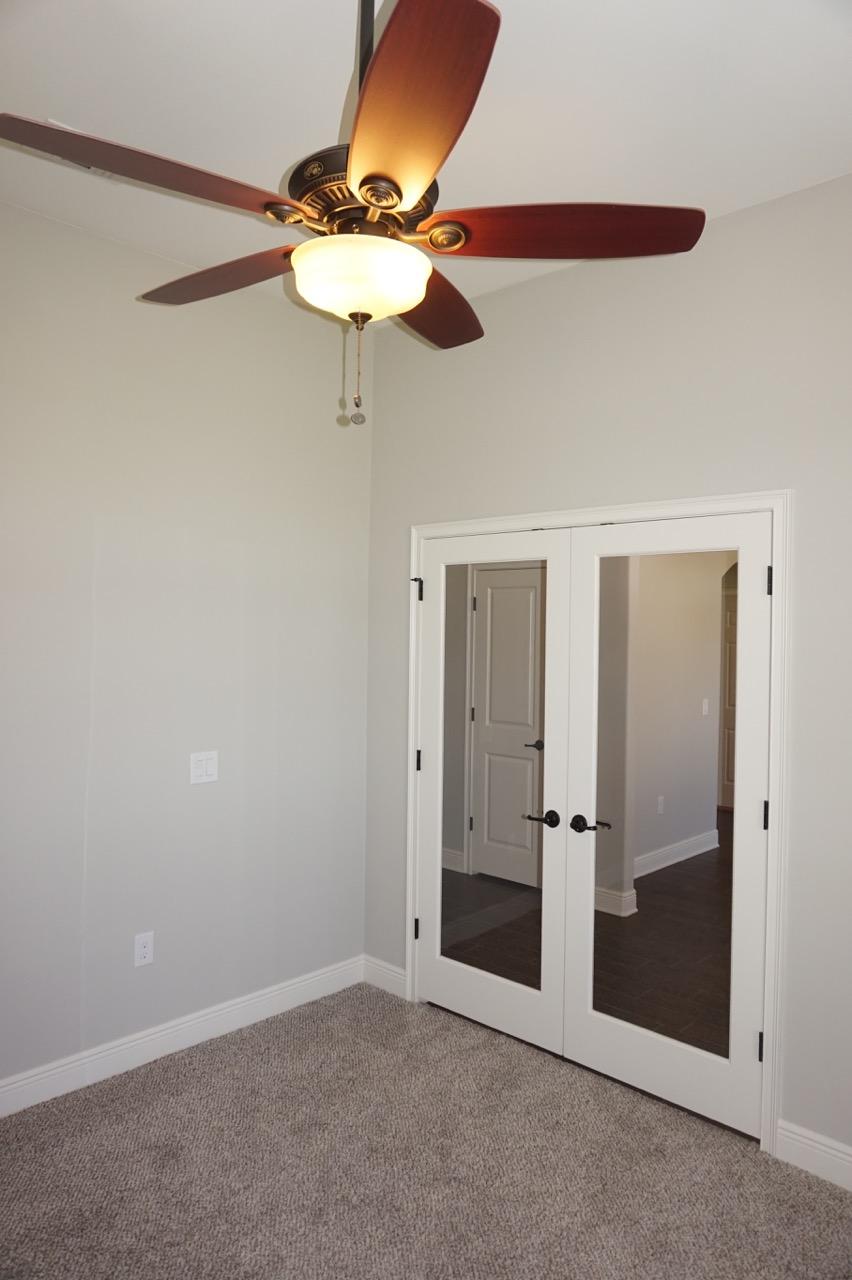 ROBLEDAL ESTATES UNIT 5 - Residential