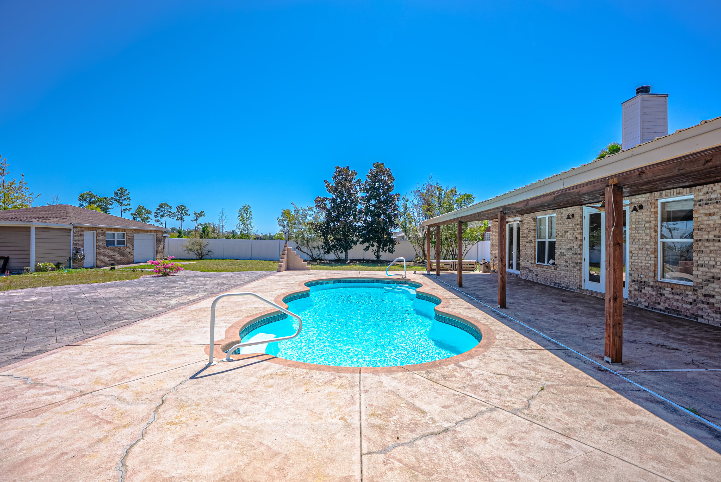 Kirkland Manor - Residential