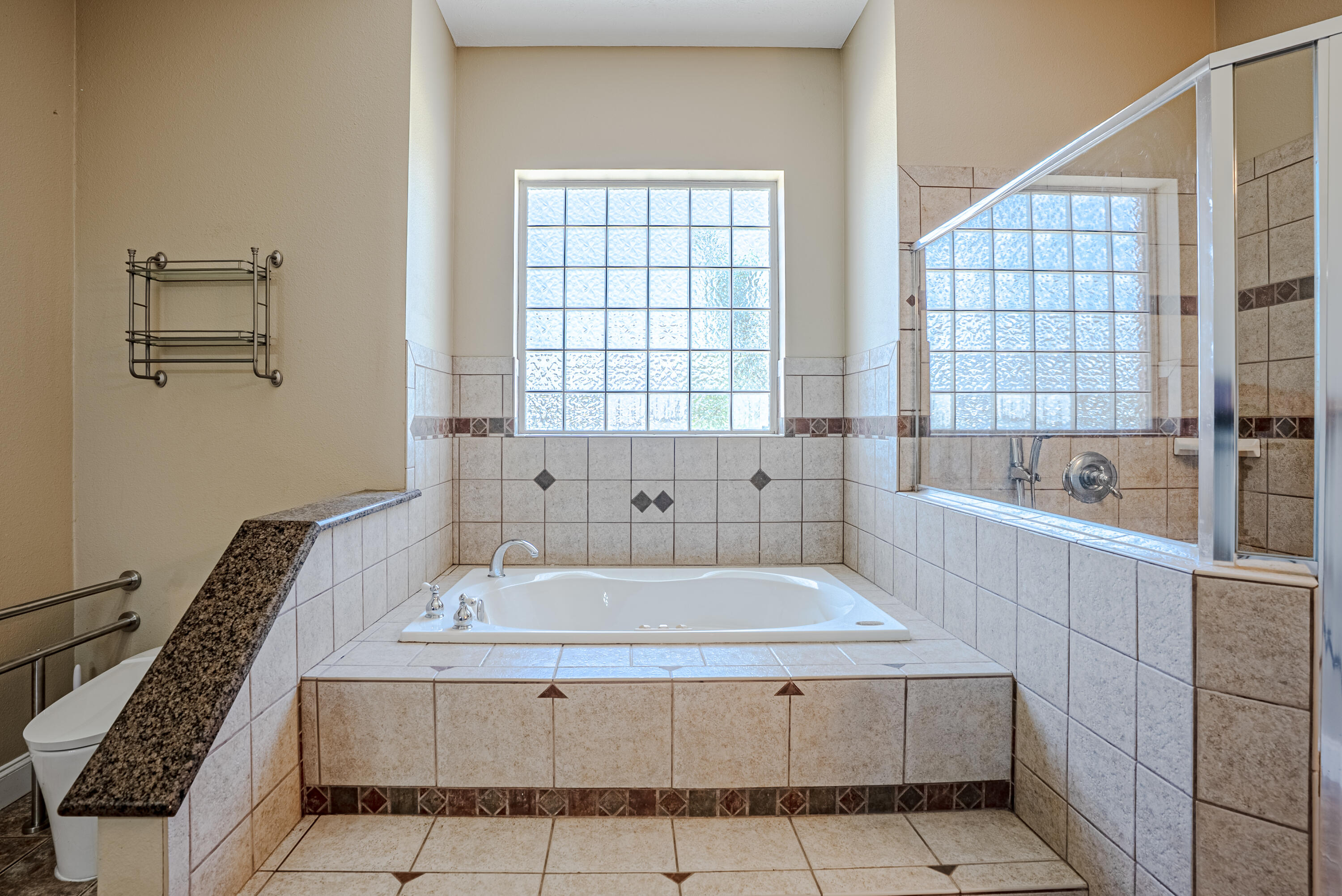 Kirkland Manor - Residential