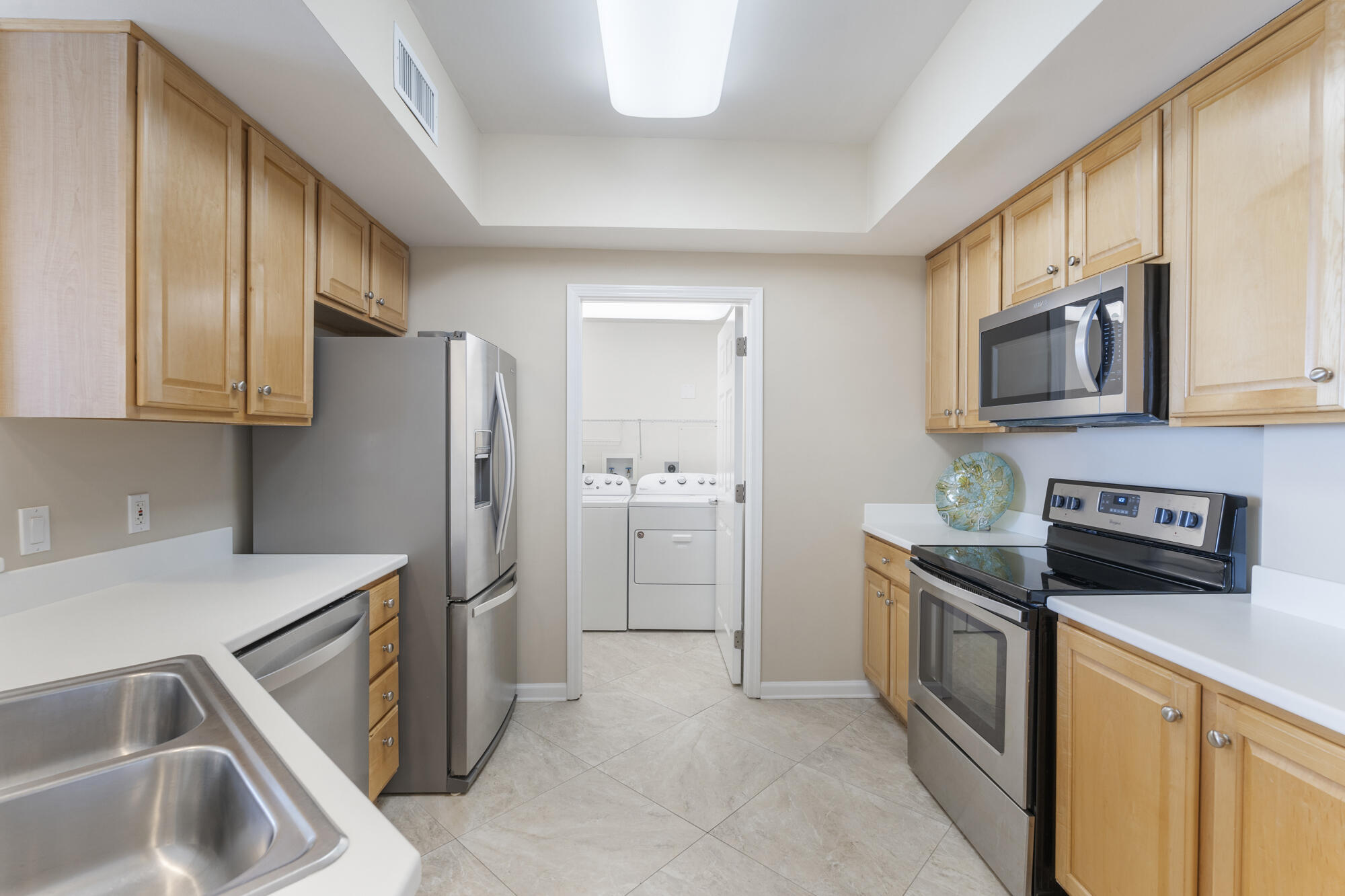 SILVER BEACH TOWERS EAST - Residential