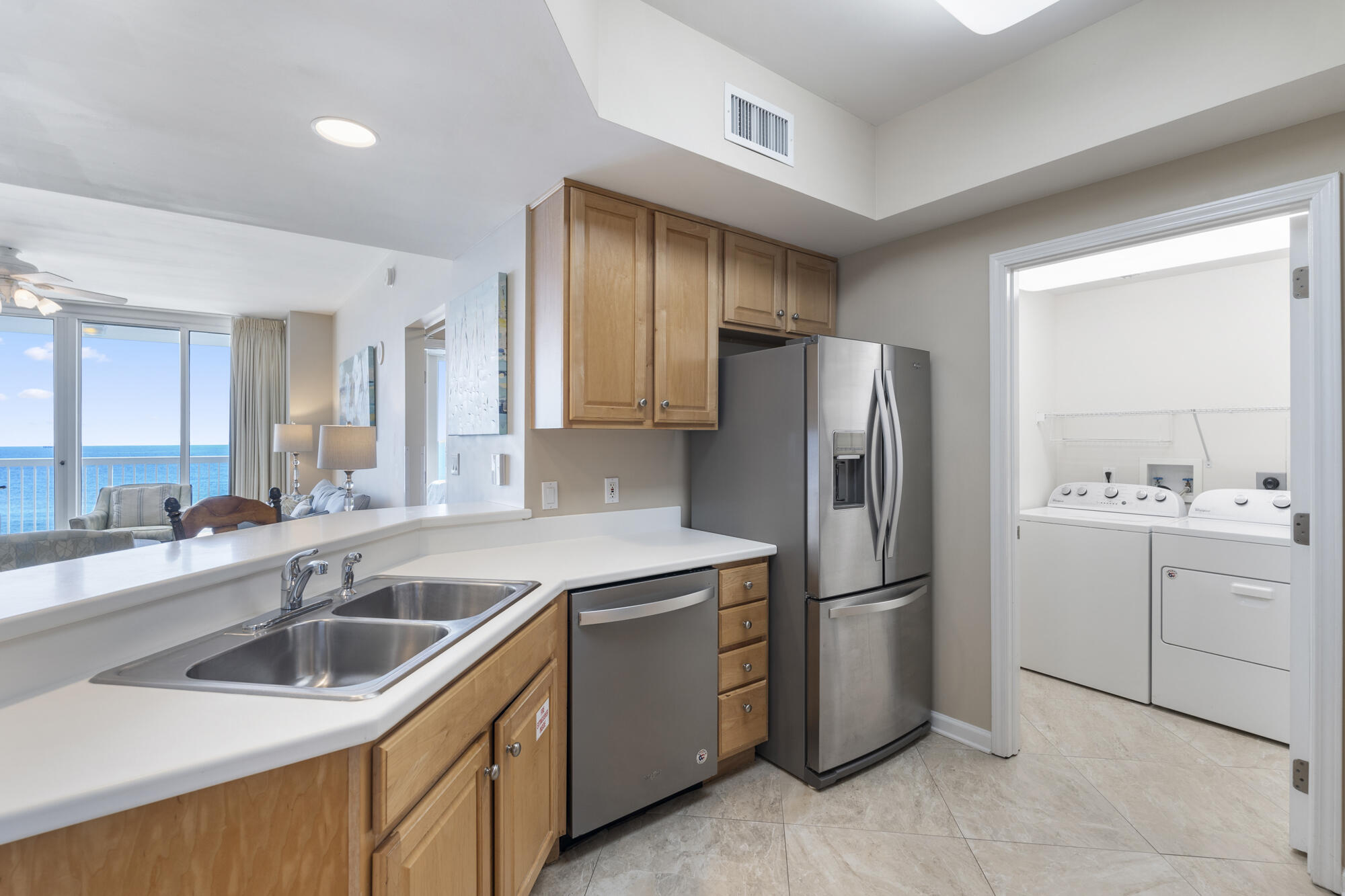 SILVER BEACH TOWERS EAST - Residential