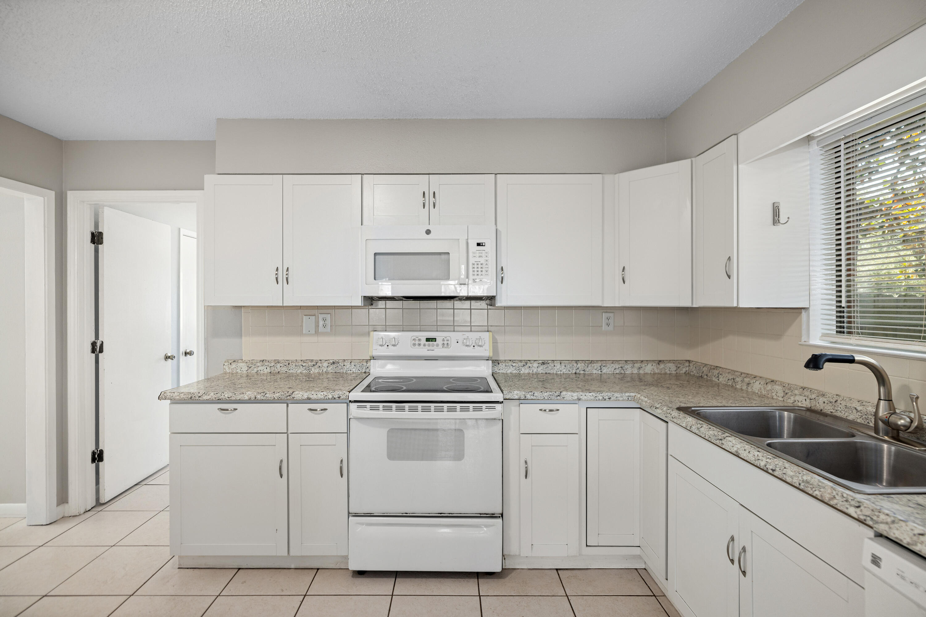 BLUEWATER BAY VILLAGE 1A - Residential