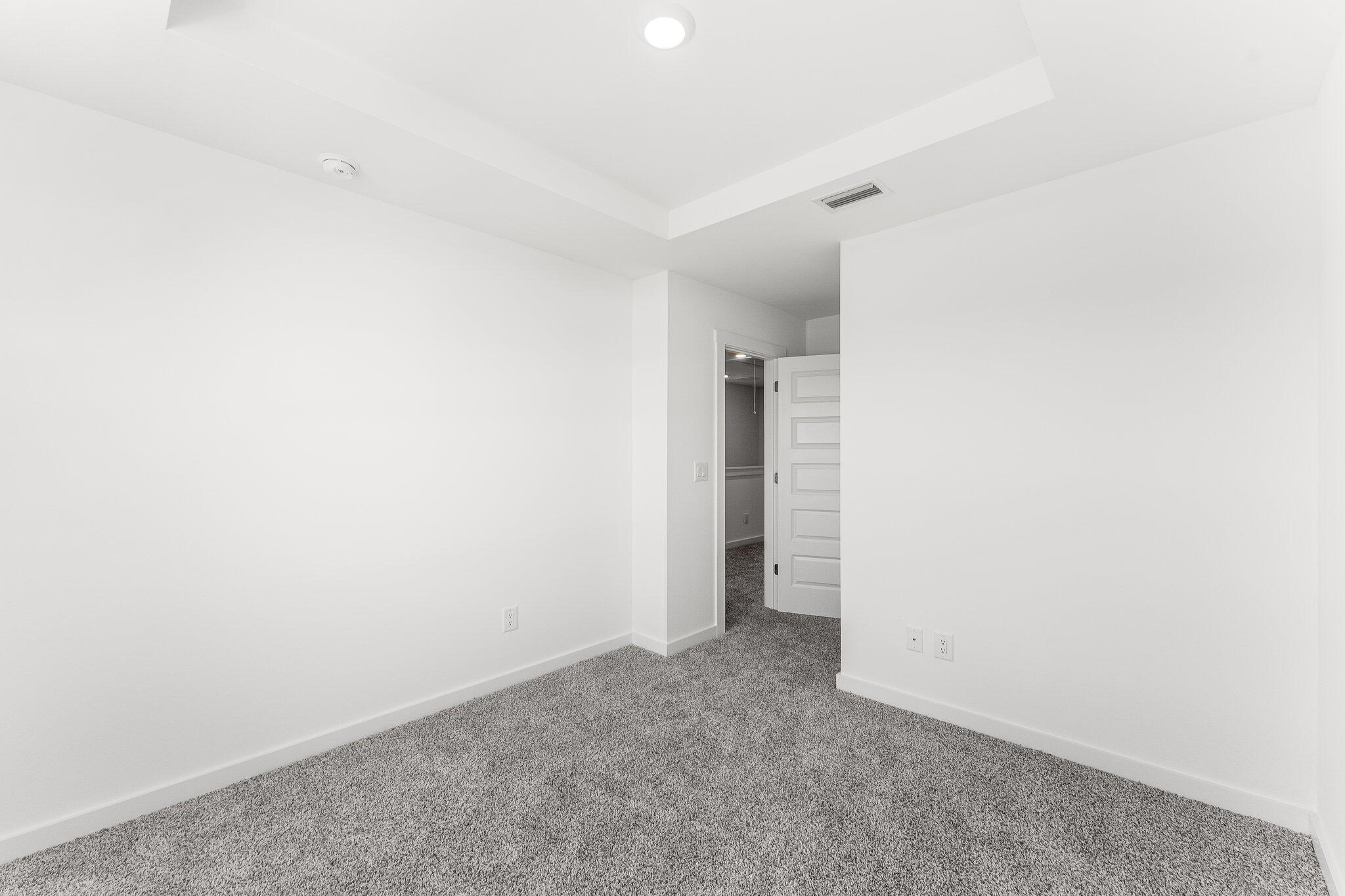 OWL'S HEAD - Residential Lease