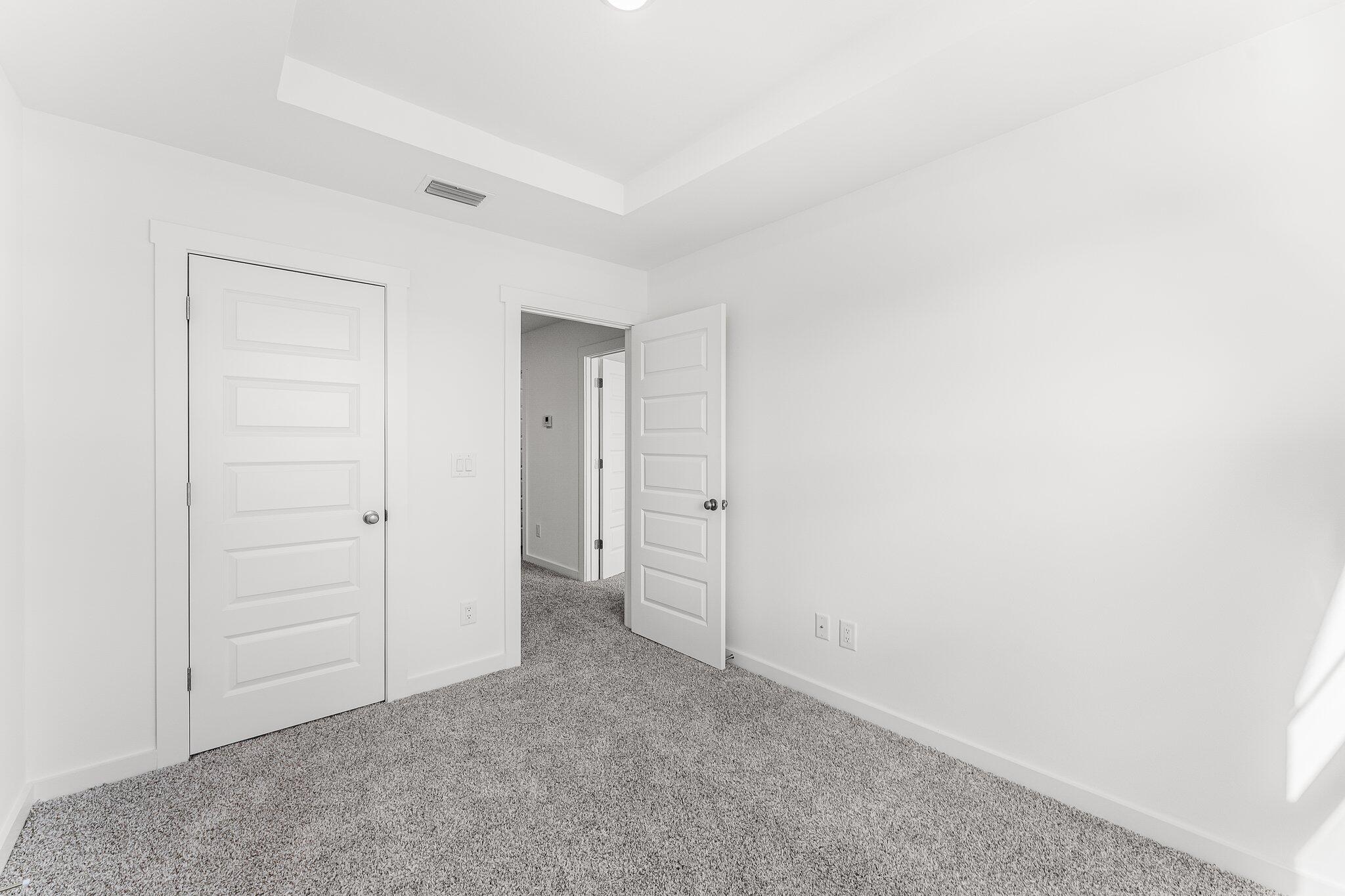 OWL'S HEAD - Residential Lease