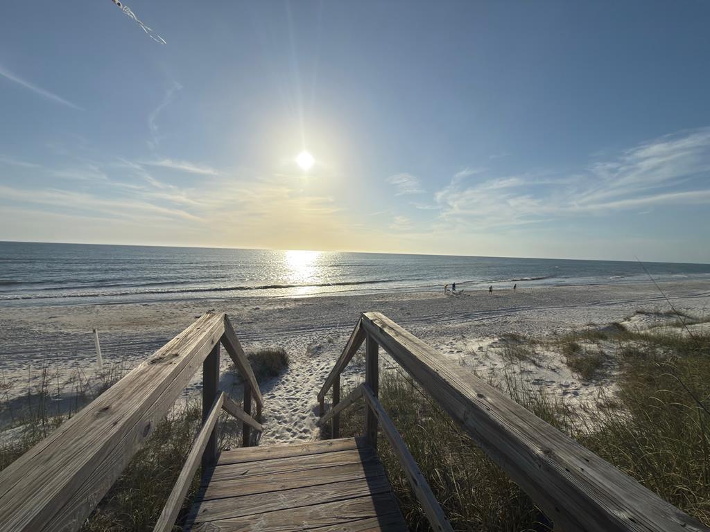 NO RECORDED SUBDIVISION - Land