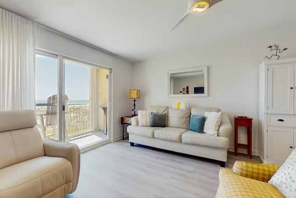 PELICAN ISLE - Residential