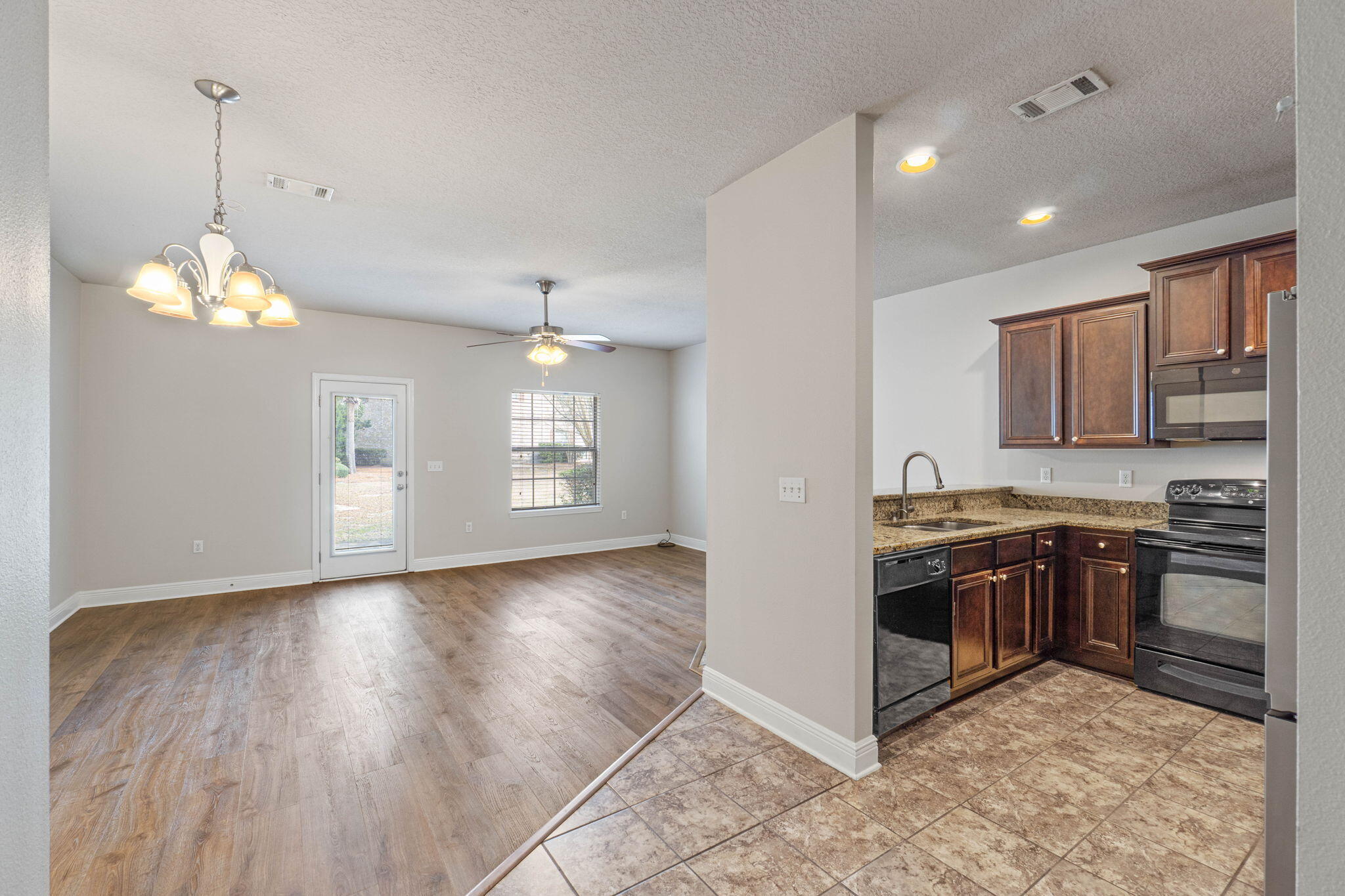 RESERVE POINTE - Residential