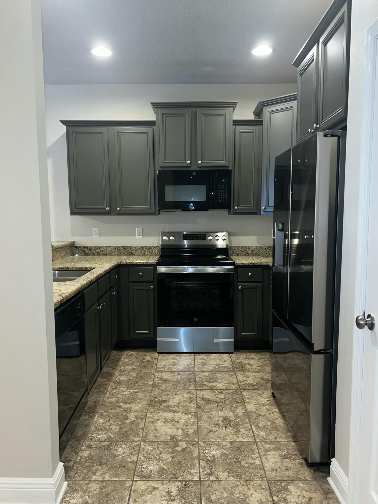 RESERVE POINTE - Residential
