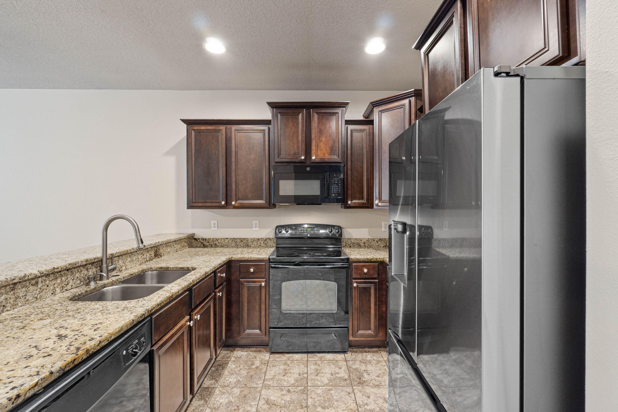 RESERVE POINTE - Residential