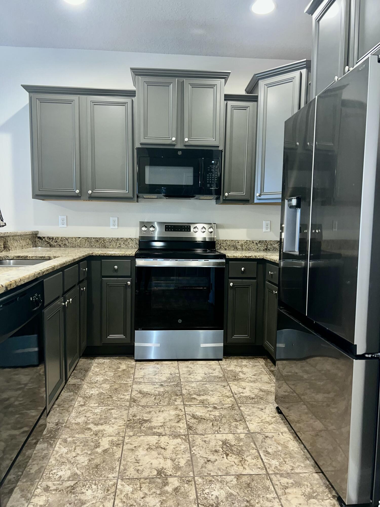 RESERVE POINTE - Residential