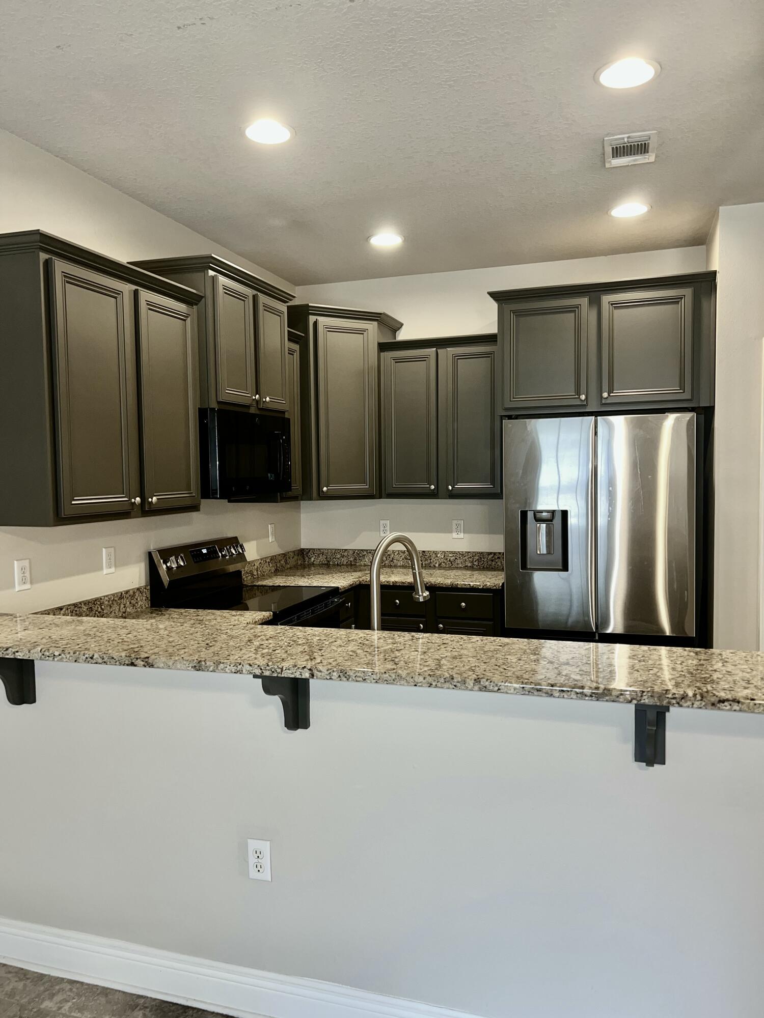 RESERVE POINTE - Residential
