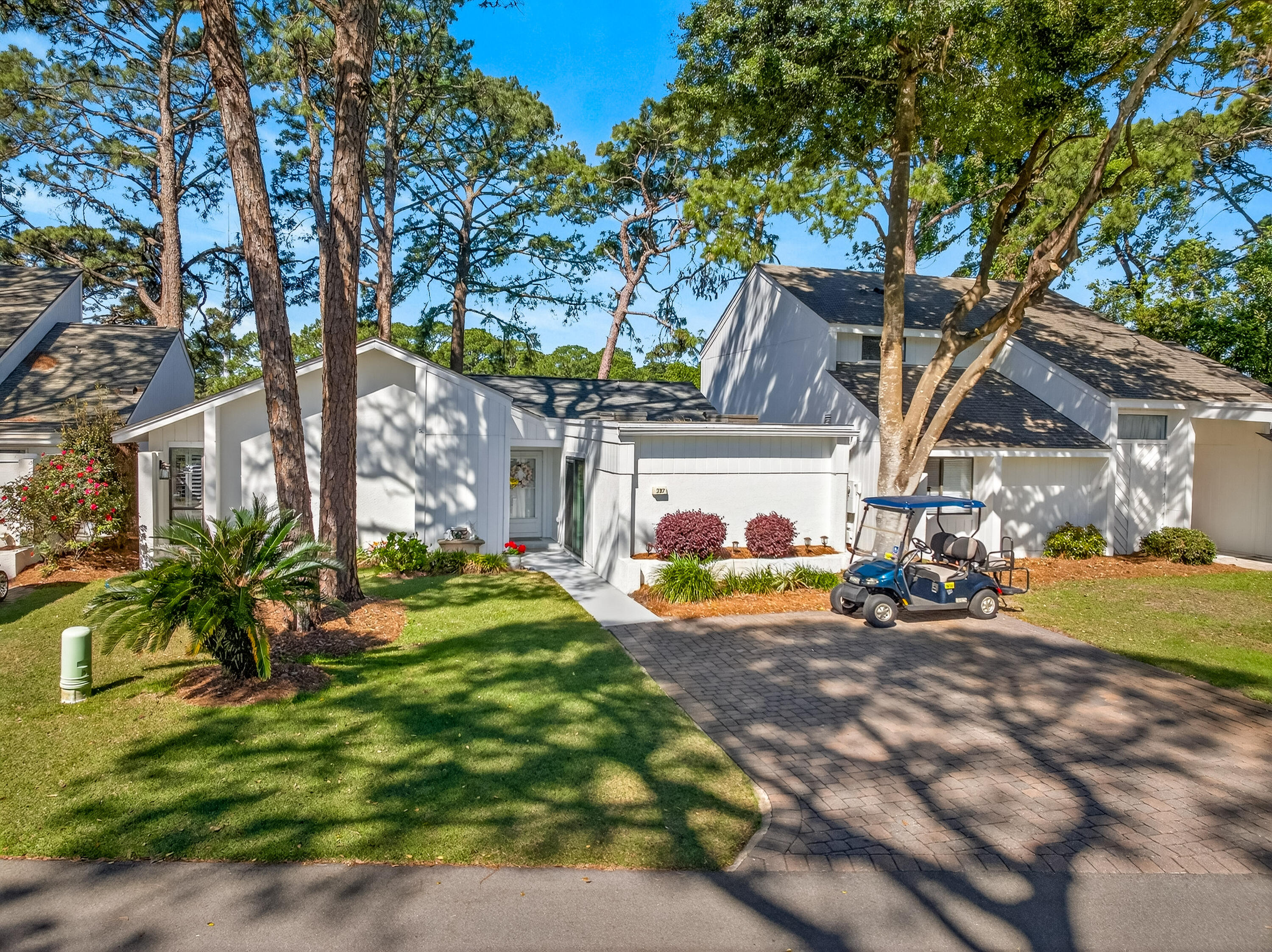 LINKSIDE VILLAGE UNIT 1 - Residential