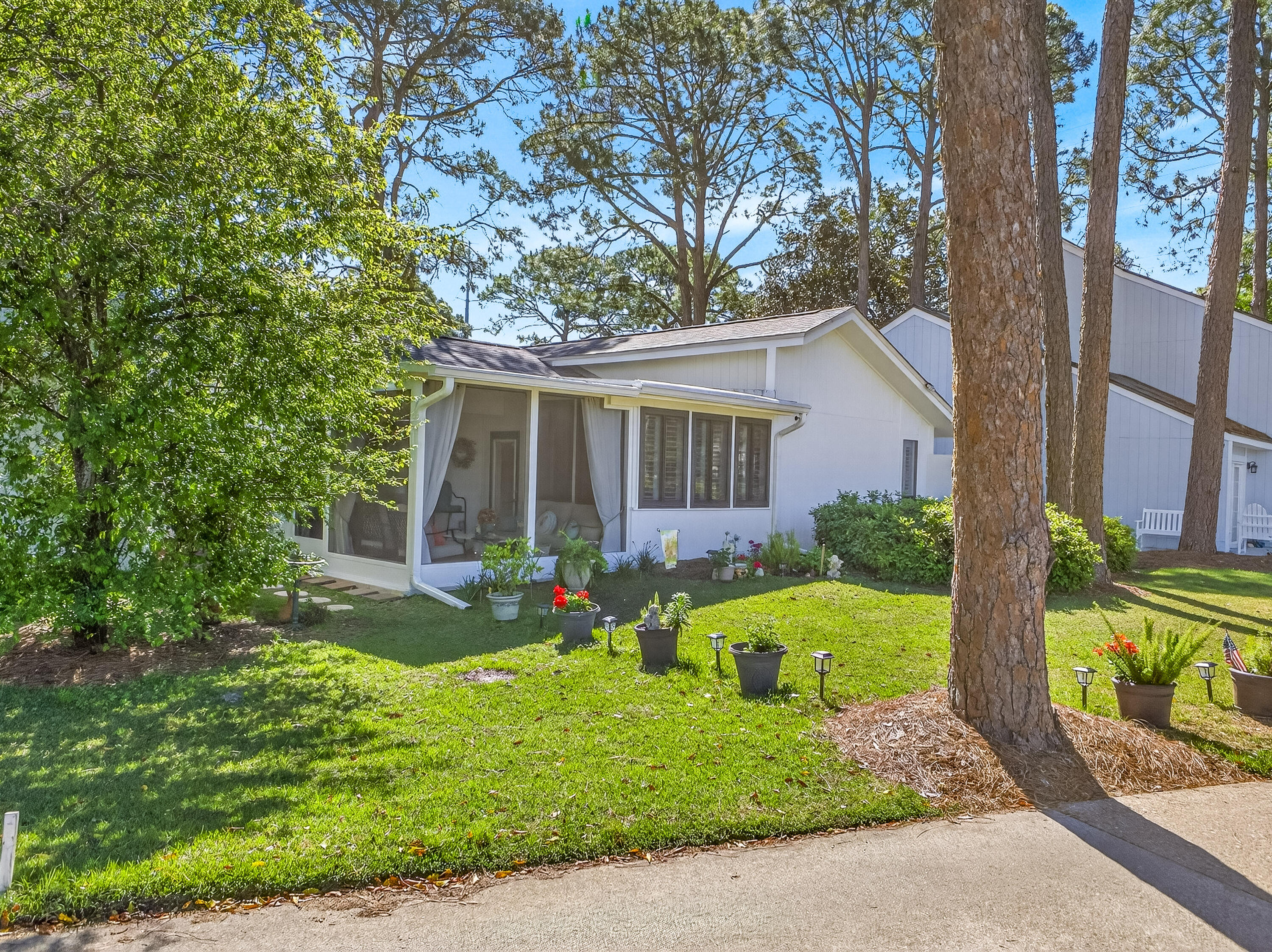 LINKSIDE VILLAGE UNIT 1 - Residential