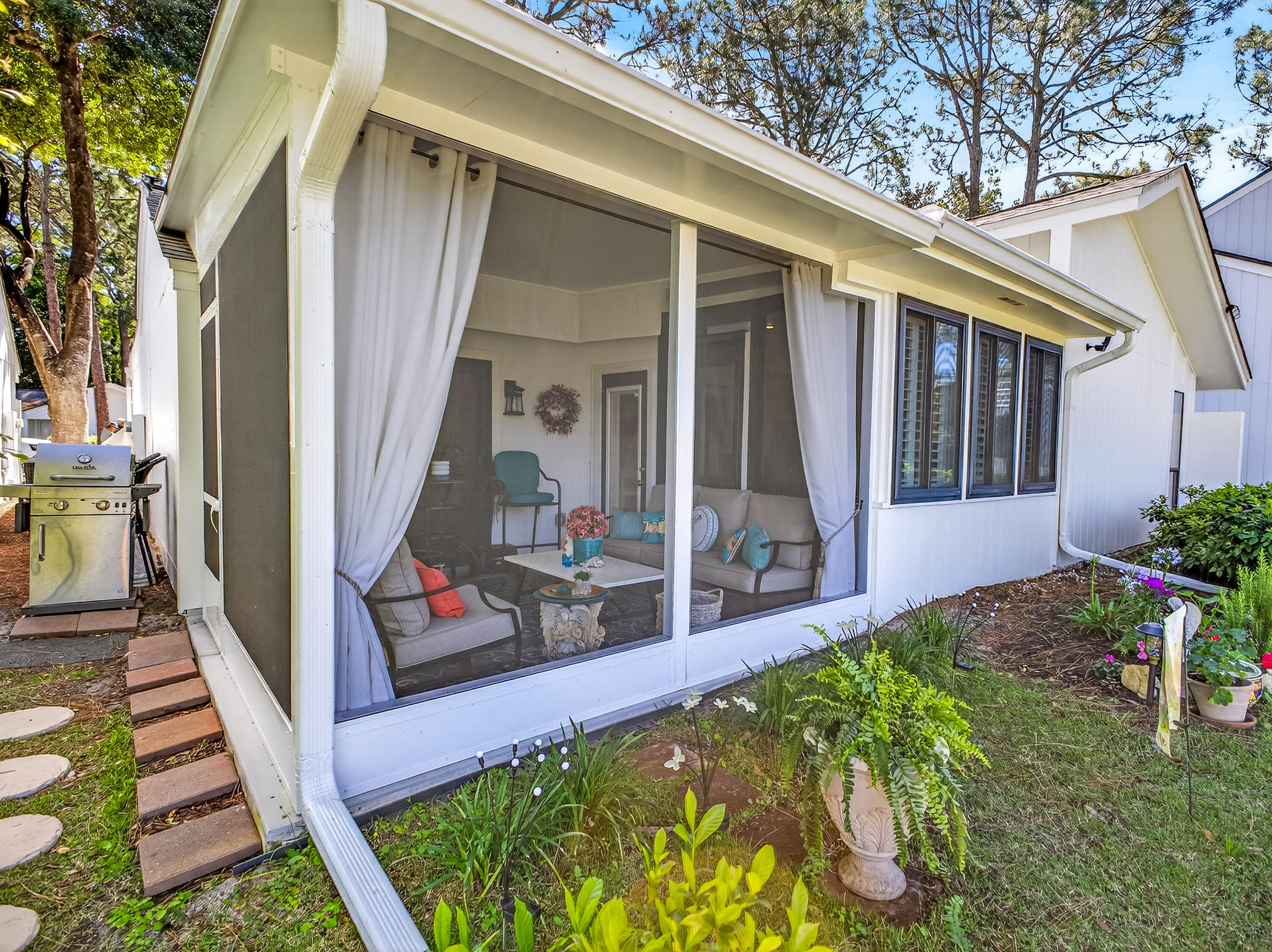 LINKSIDE VILLAGE UNIT 1 - Residential