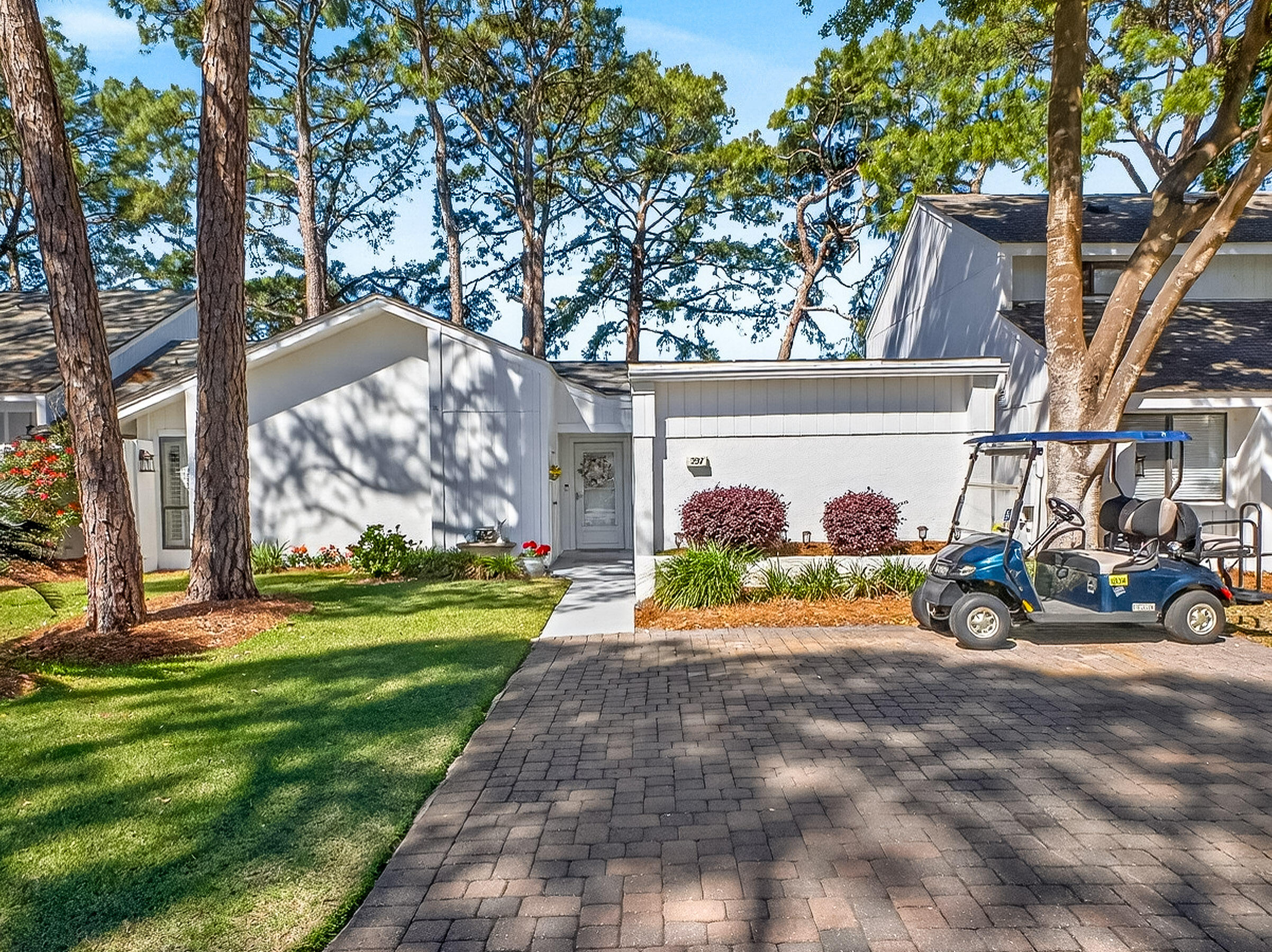 LINKSIDE VILLAGE UNIT 1 - Residential