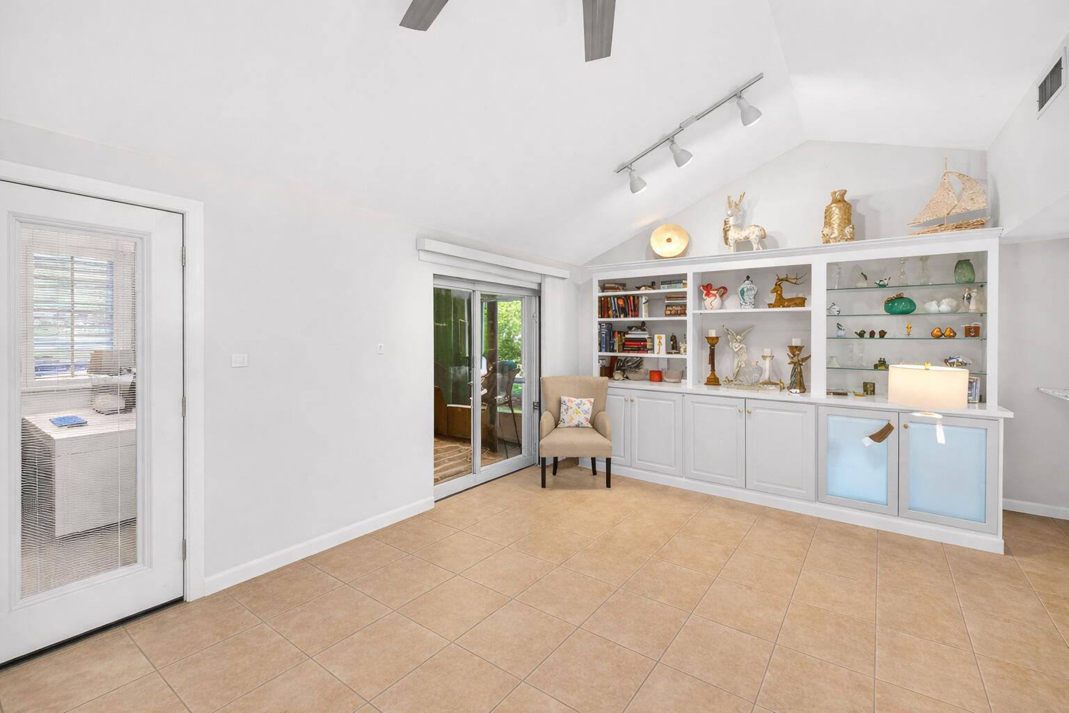 LINKSIDE VILLAGE UNIT 1 - Residential