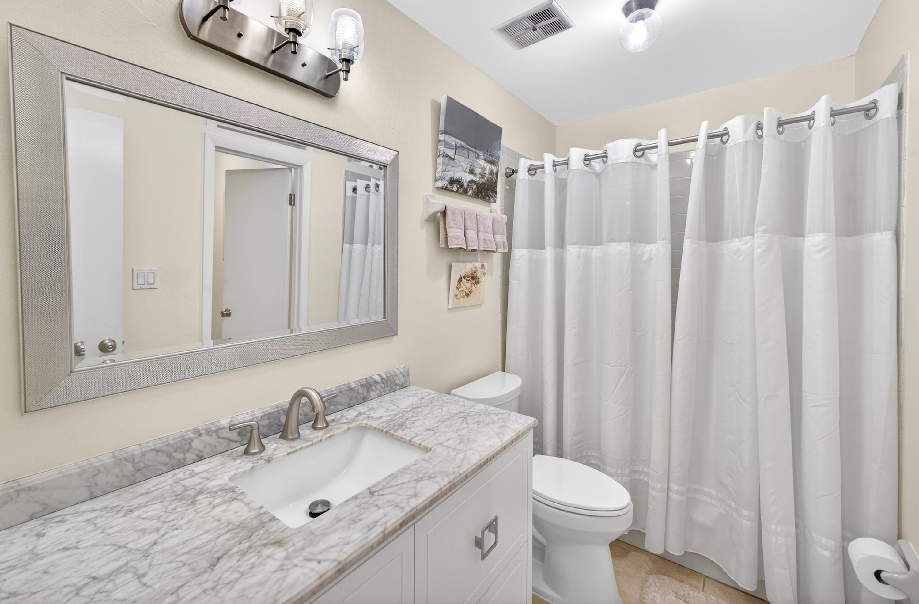 LINKSIDE VILLAGE UNIT 1 - Residential