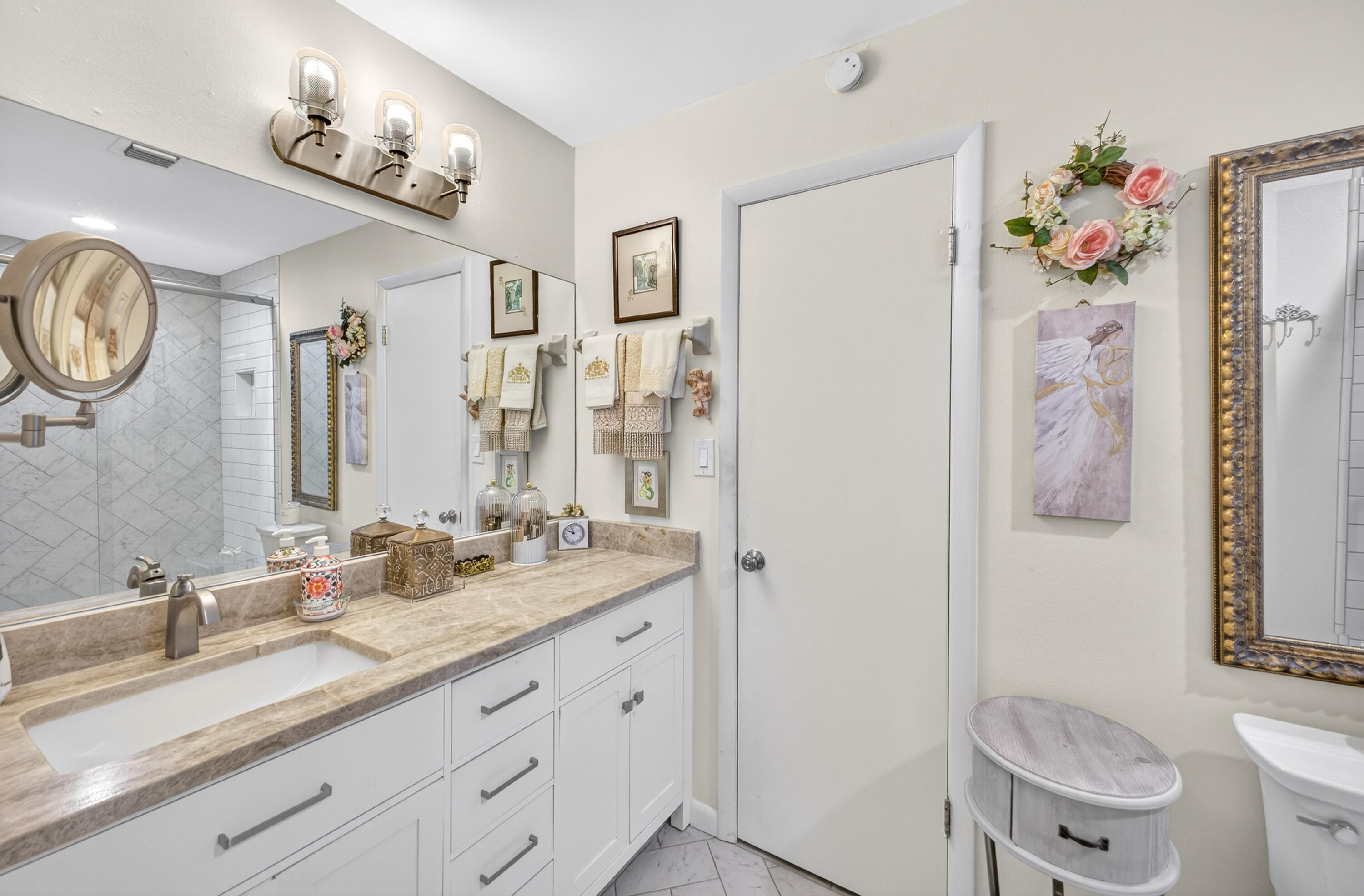 LINKSIDE VILLAGE UNIT 1 - Residential