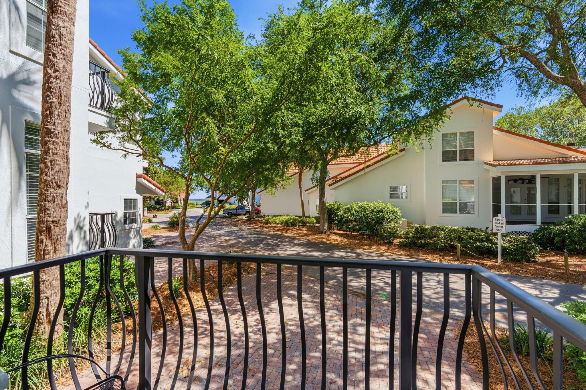 VANTAGE POINTE - Residential