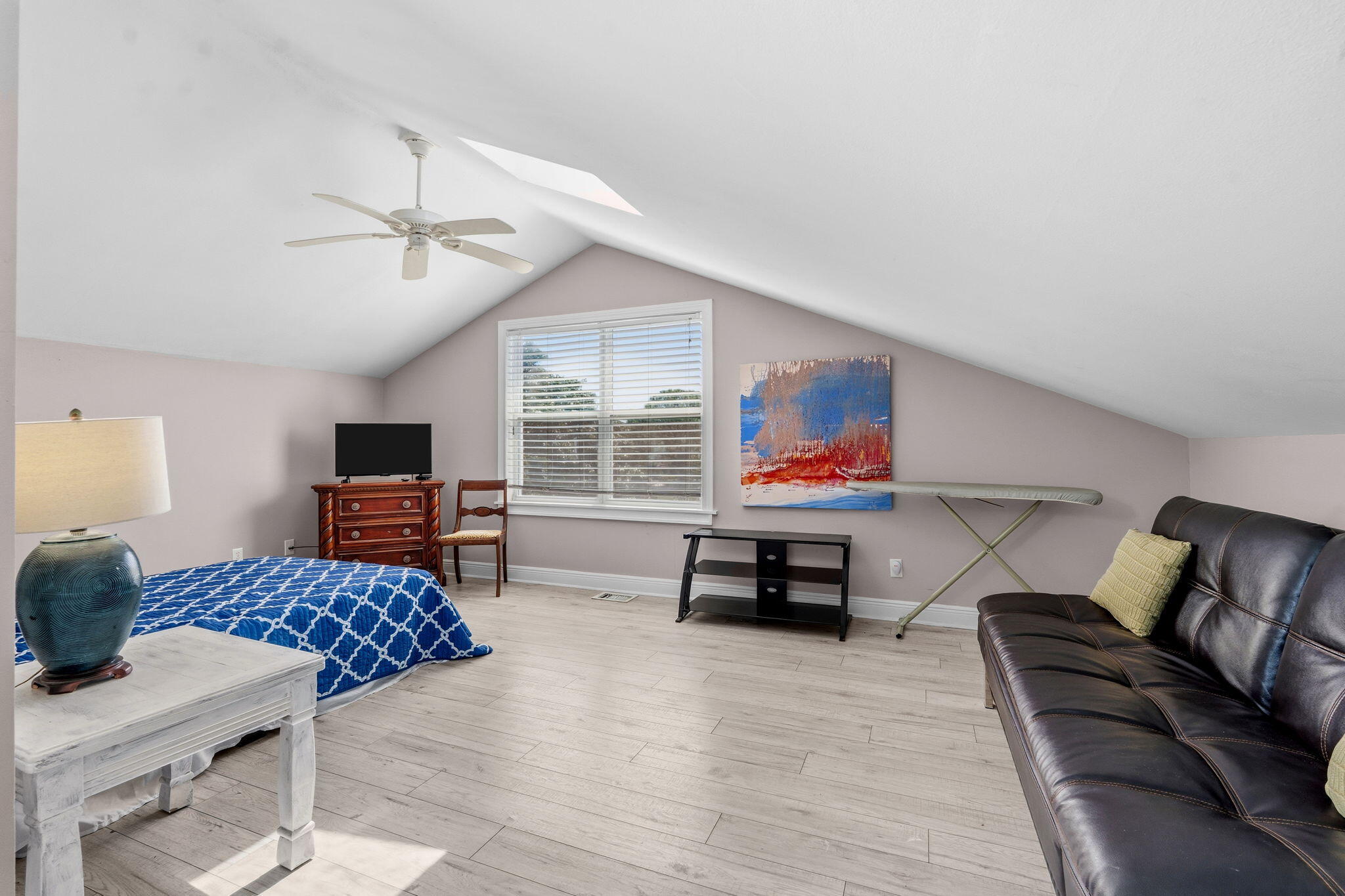 VANTAGE POINTE - Residential