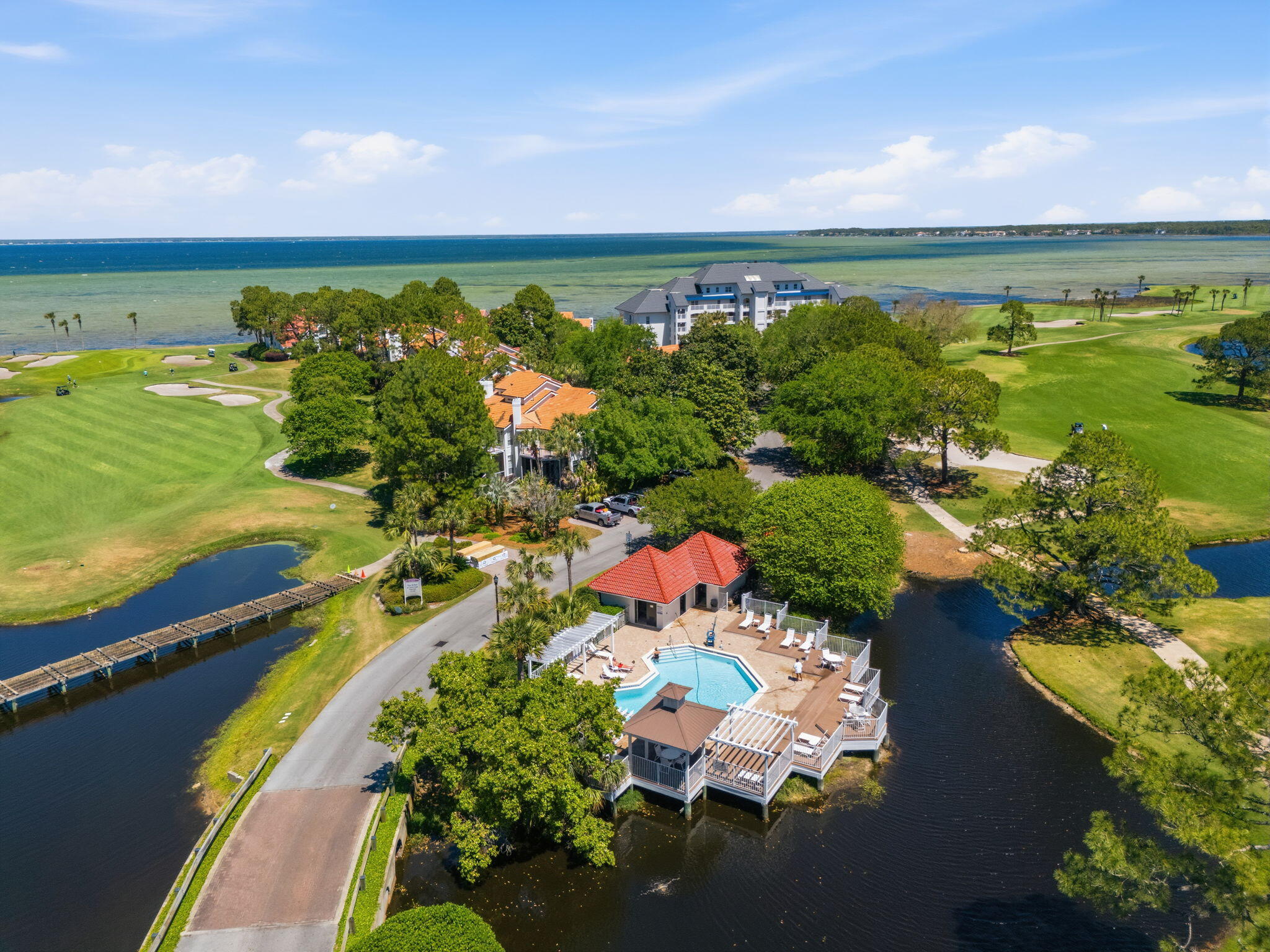 VANTAGE POINTE - Residential