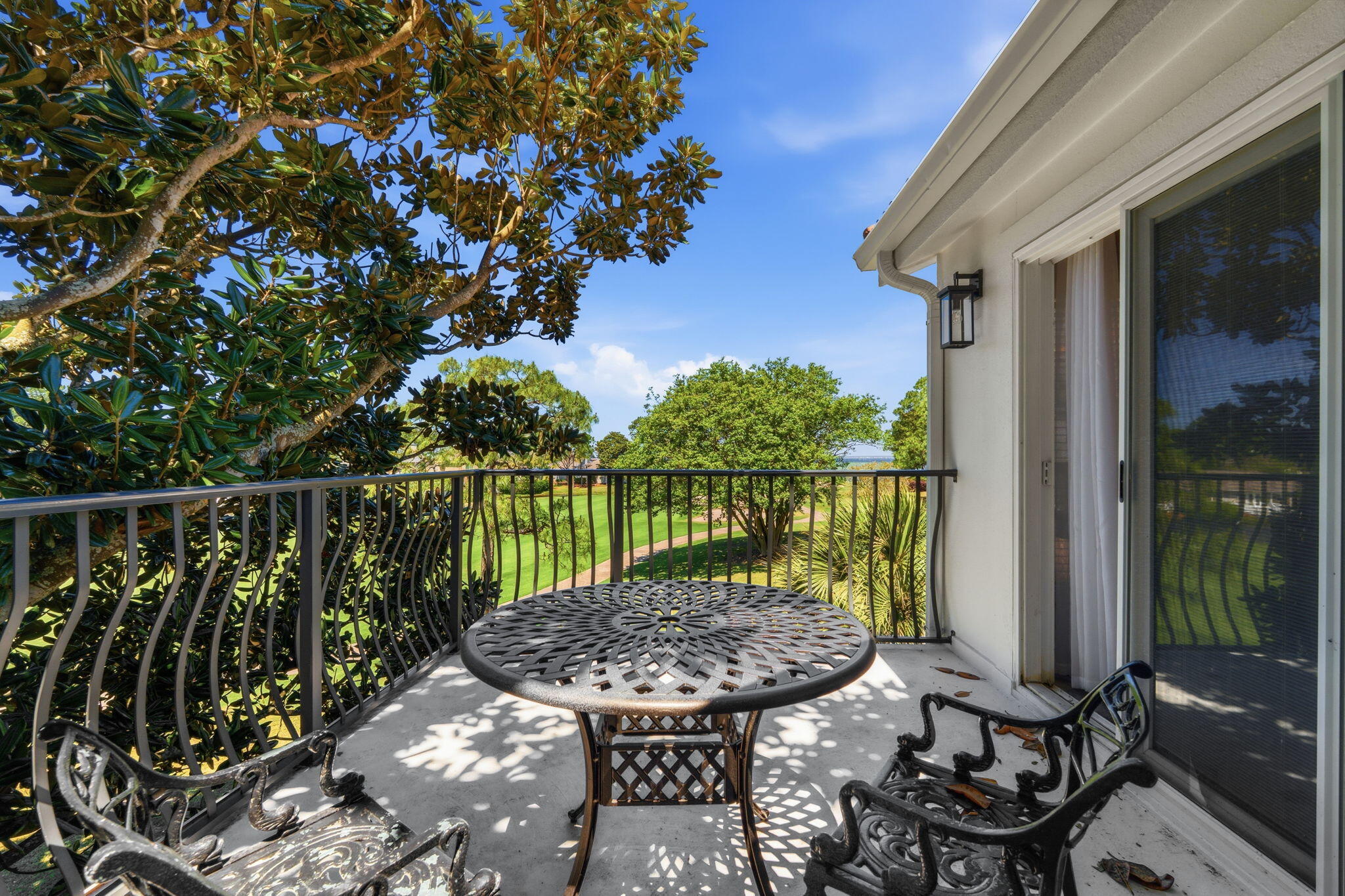 VANTAGE POINTE - Residential