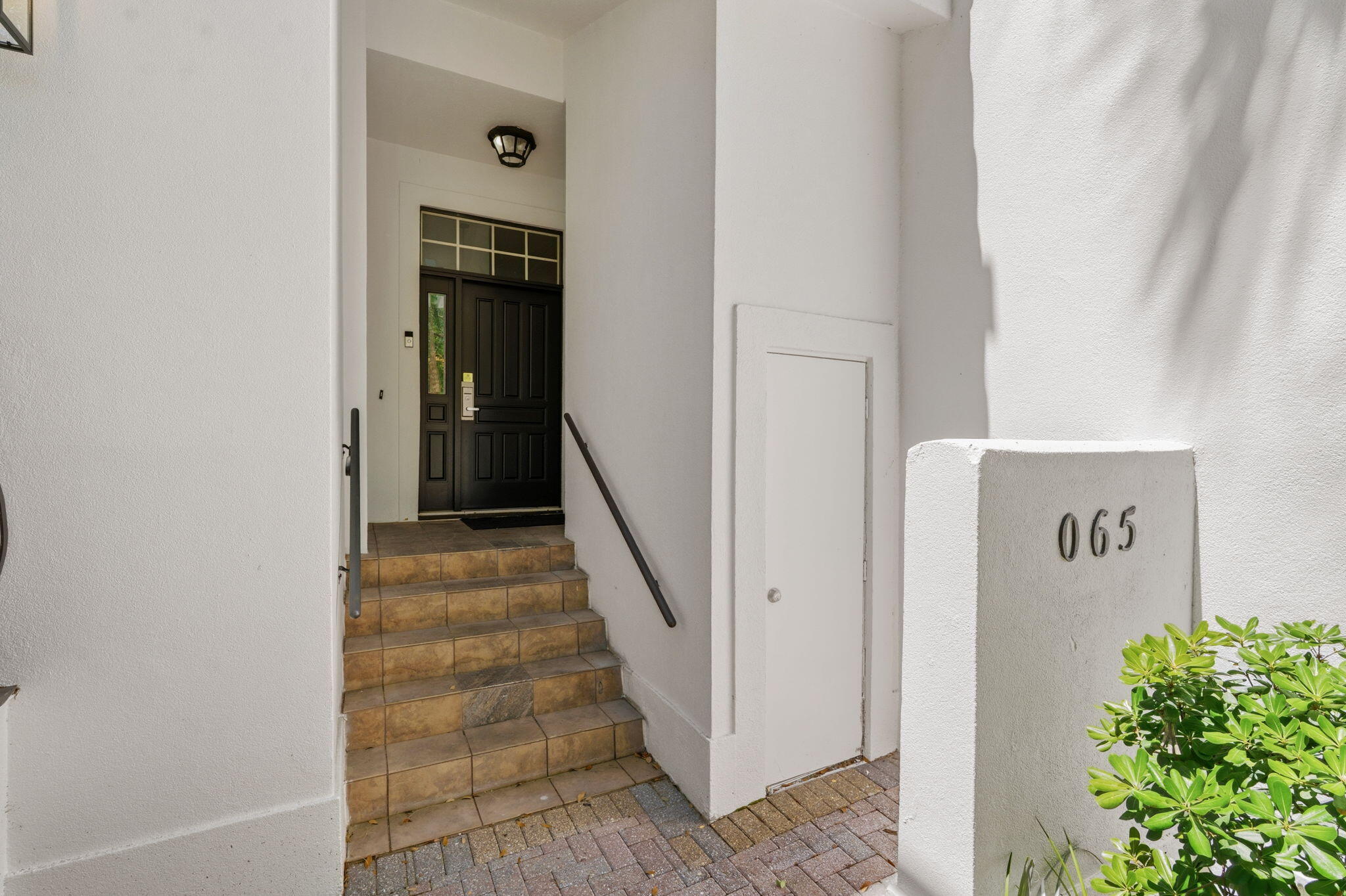 VANTAGE POINTE - Residential