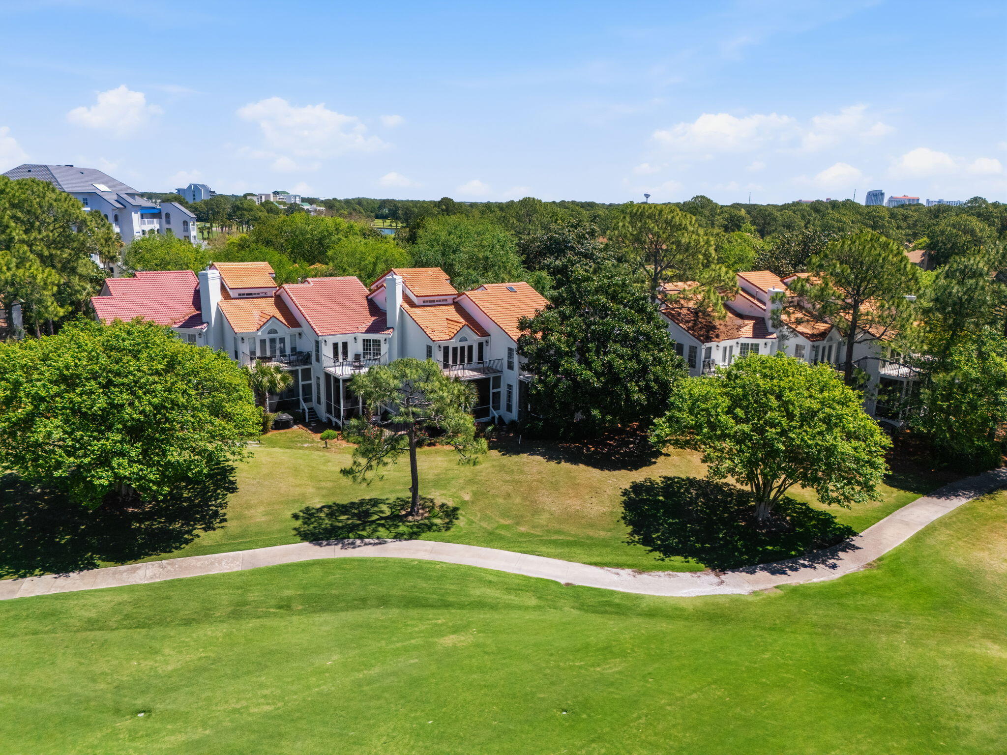 VANTAGE POINTE - Residential