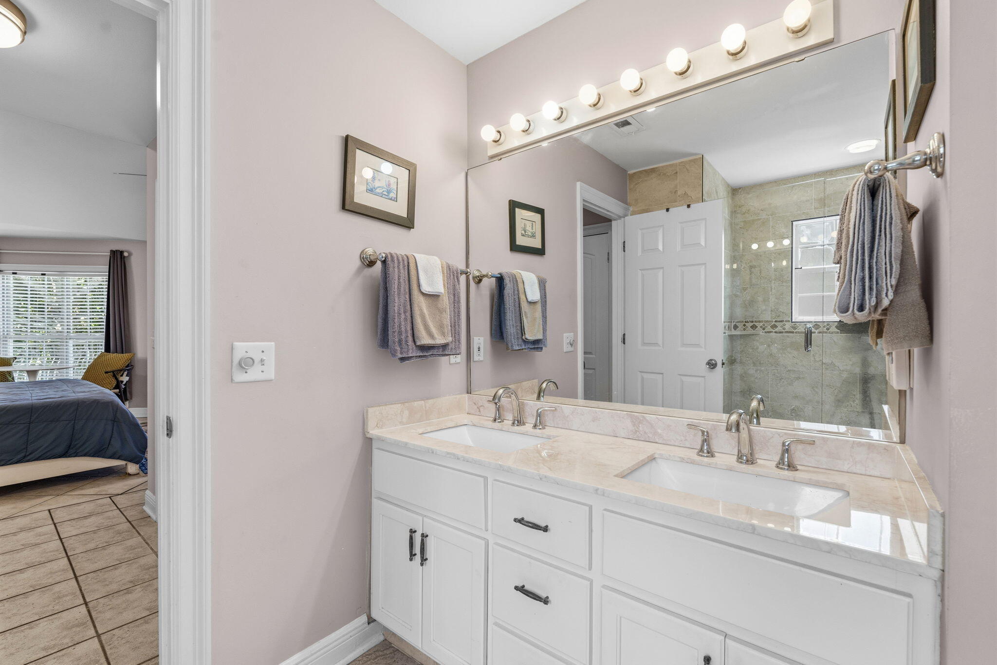 VANTAGE POINTE - Residential