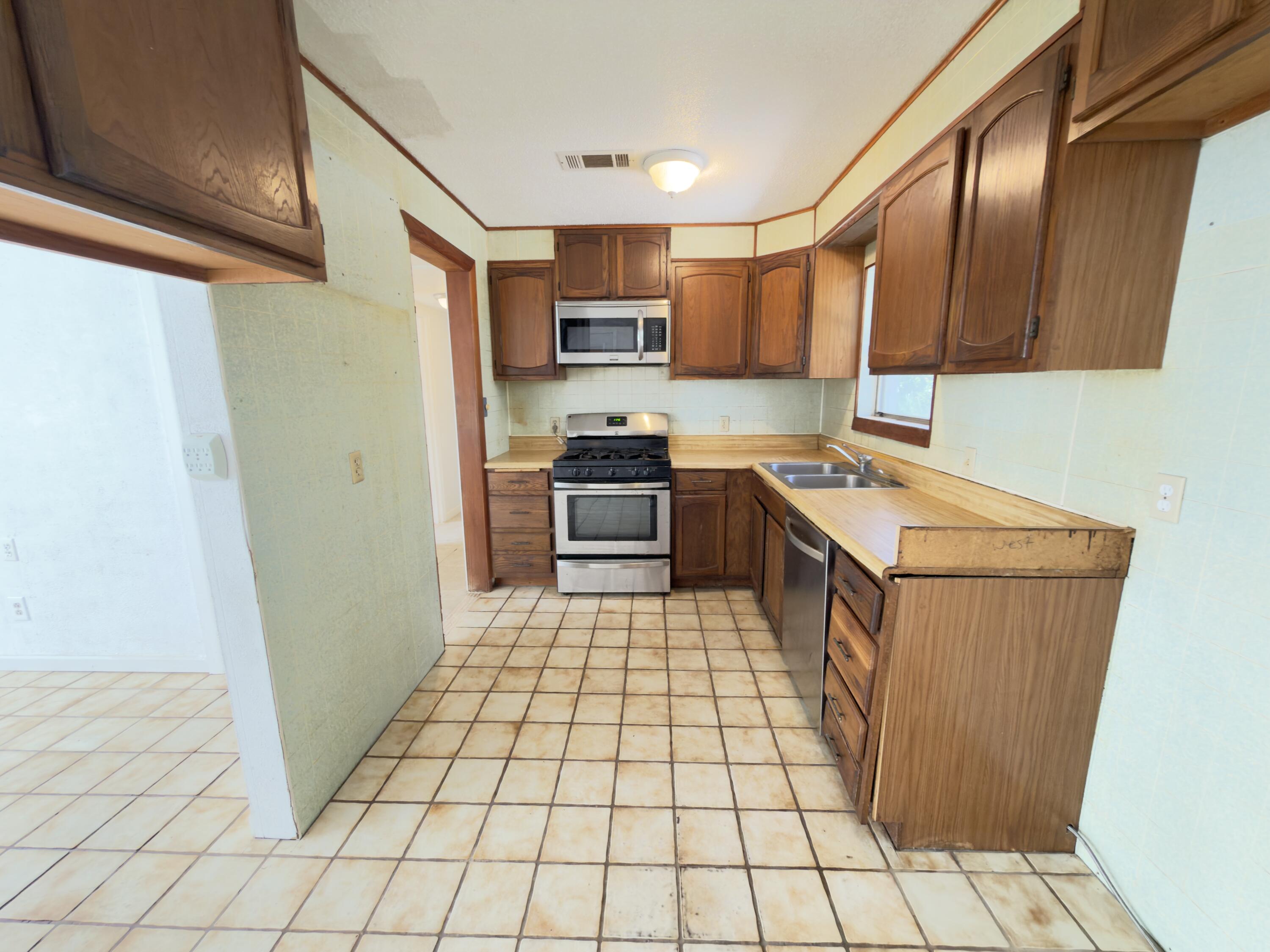 SEABREEZE ADD #3 LOT 2 BLK G - Residential