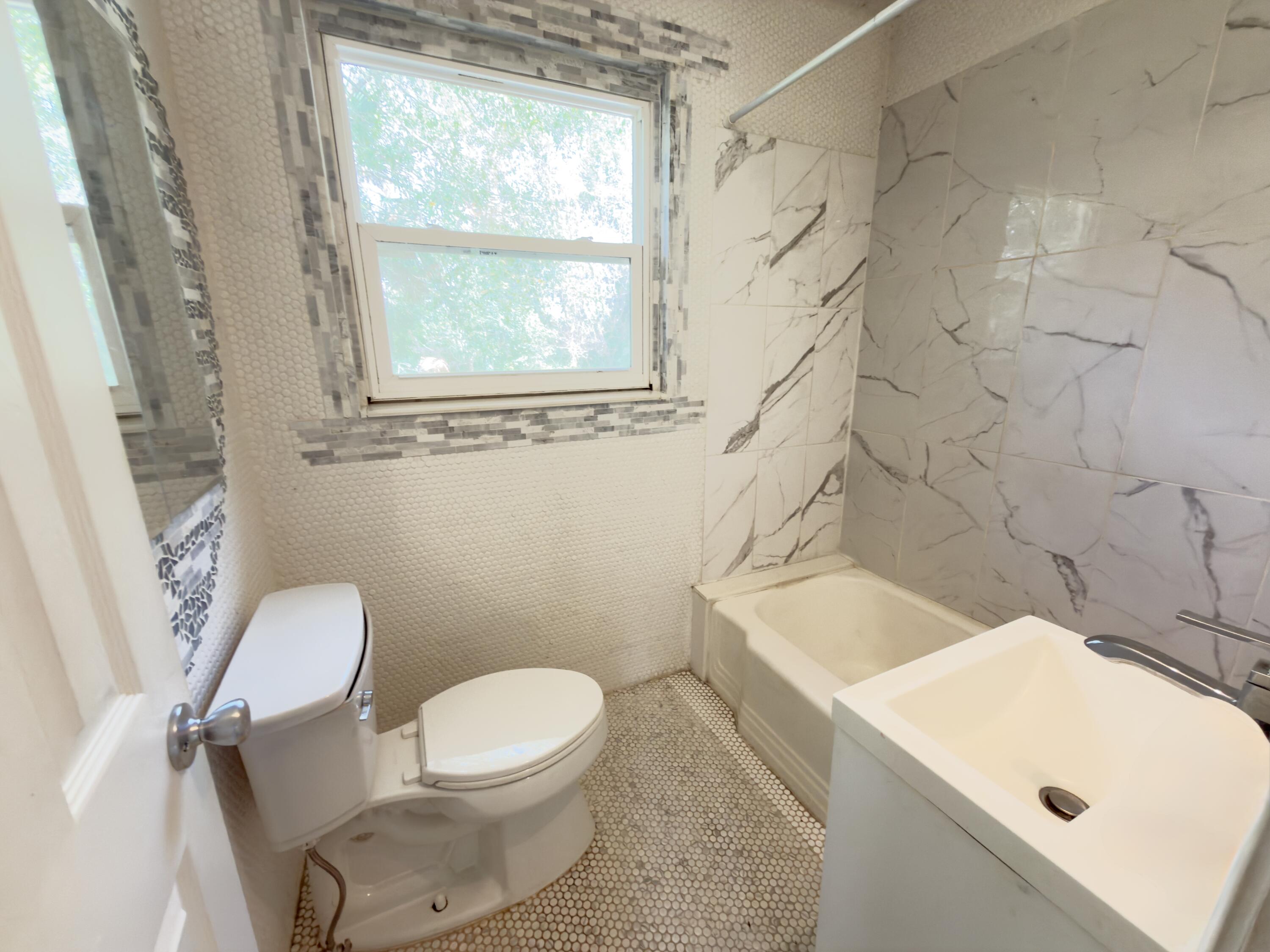 SEABREEZE ADD #3 LOT 2 BLK G - Residential