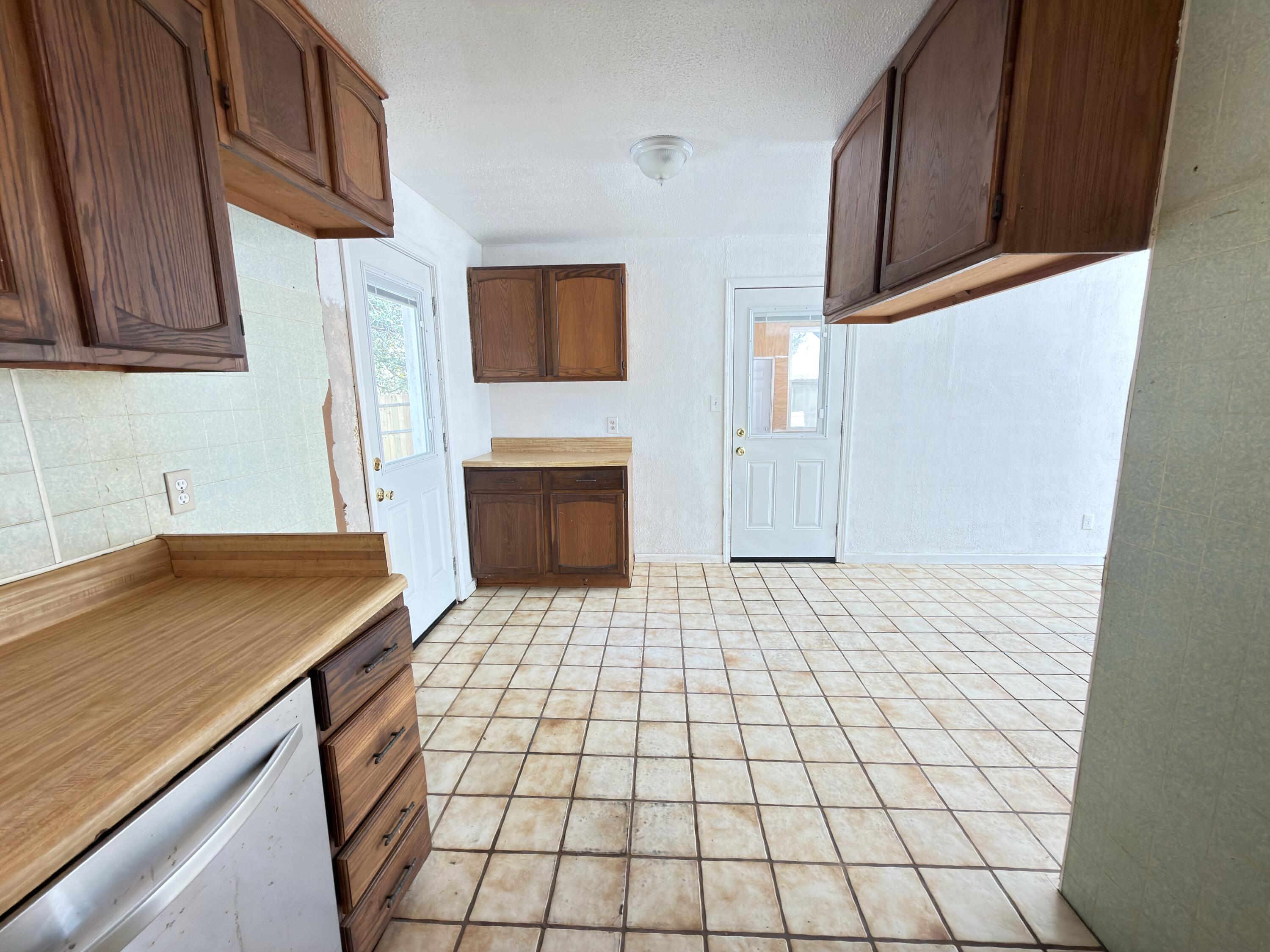 SEABREEZE ADD #3 LOT 2 BLK G - Residential